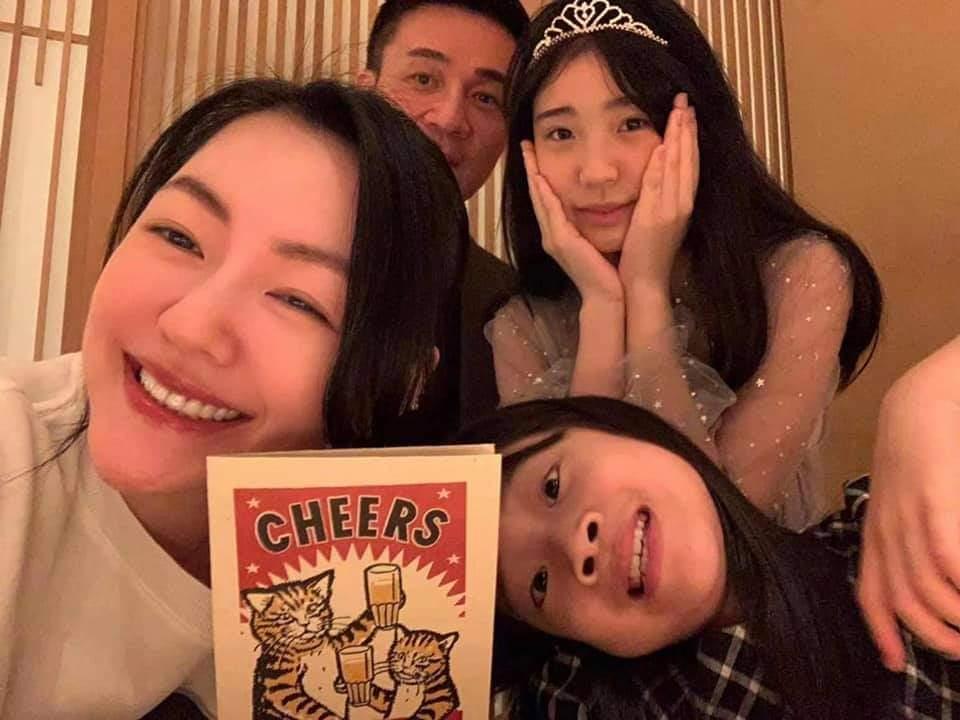 小S和老公自掏腰包採購物資給防疫旅館的醫護人員。(翻攝自小S臉書)