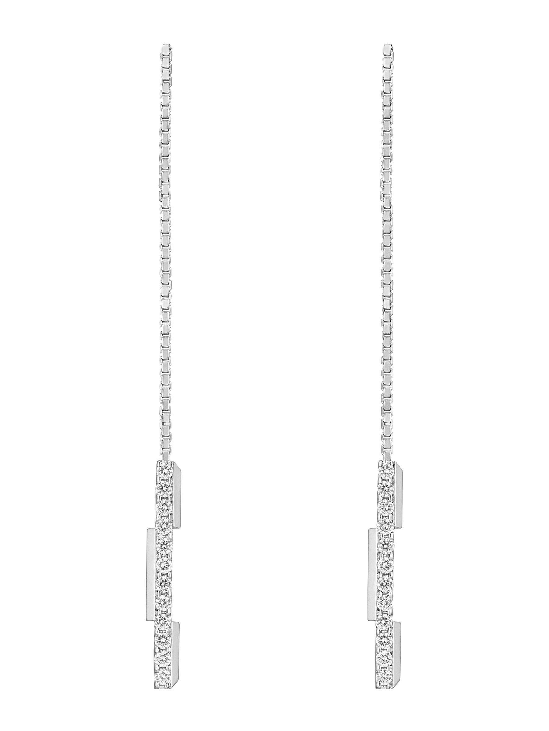 Link to Love系列18K白金鑽石吊墜耳環。NT$85,900(GUCCI提供)