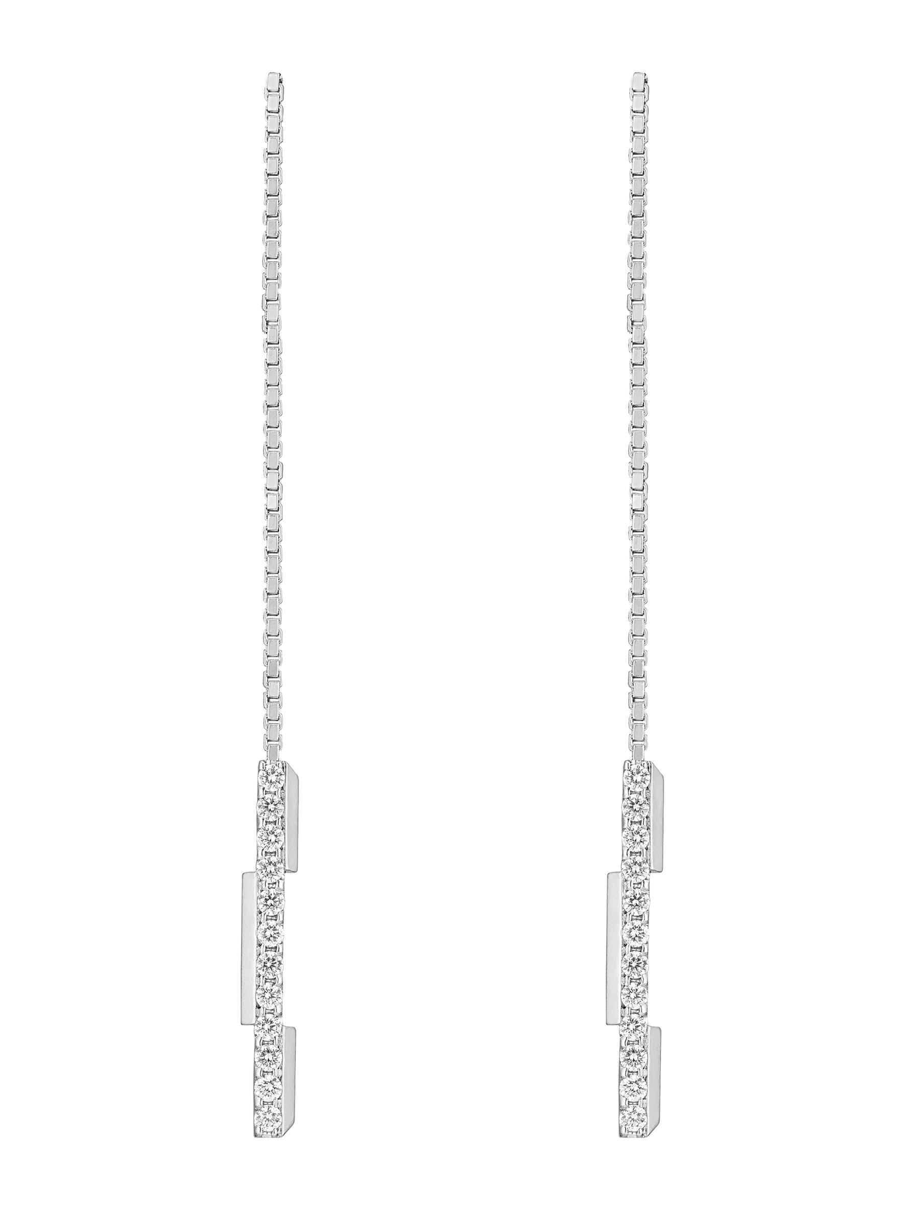 Link to Love系列18K白金鑽石吊墜耳環。NT$85,900（GUCCI提供）
