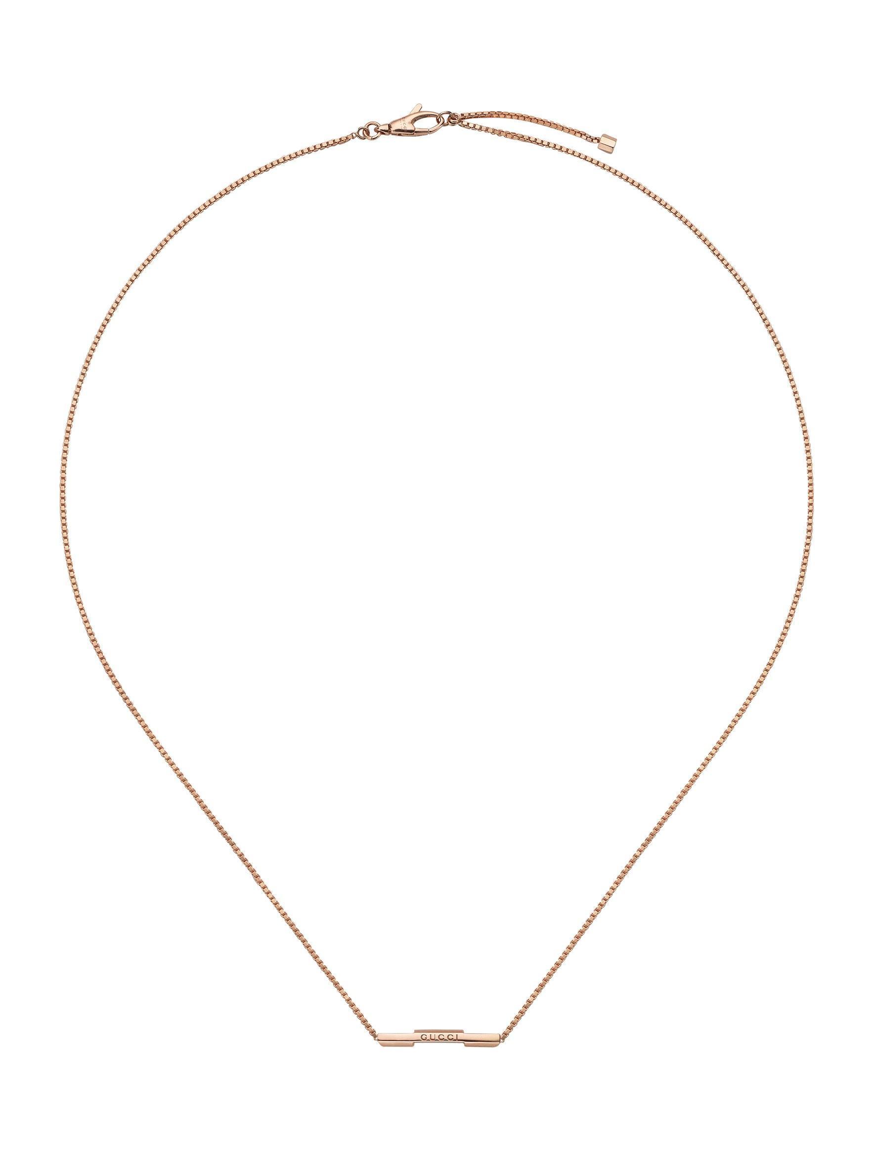 Link to Love系列18K玫瑰金吊墜項鍊。NT$44,800(GUCCI提供)