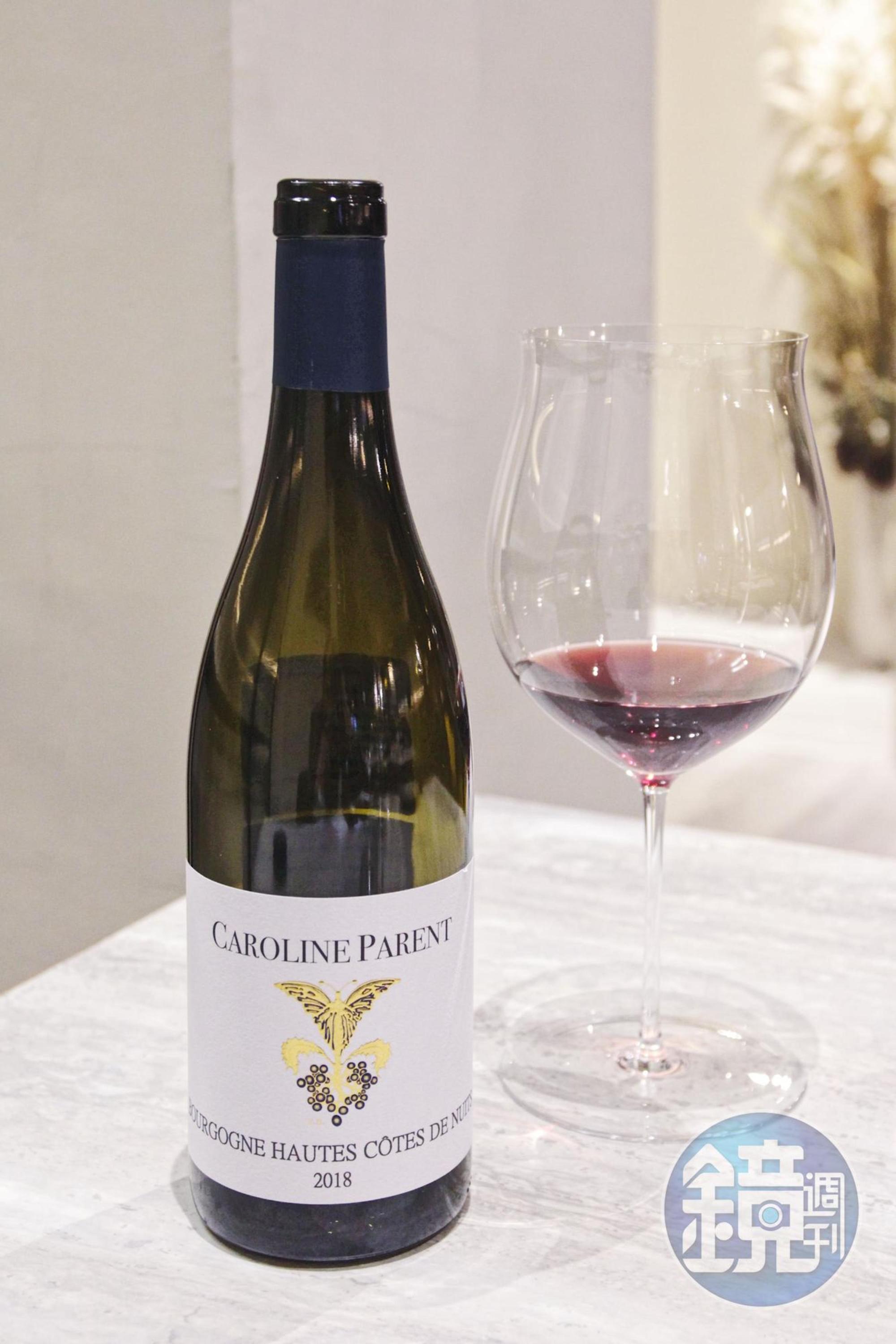 「Bourgogne Hautes-Côtes de Nuits 2018」柔順細緻的單寧與清新酸度和烤鴨胸很諧和。