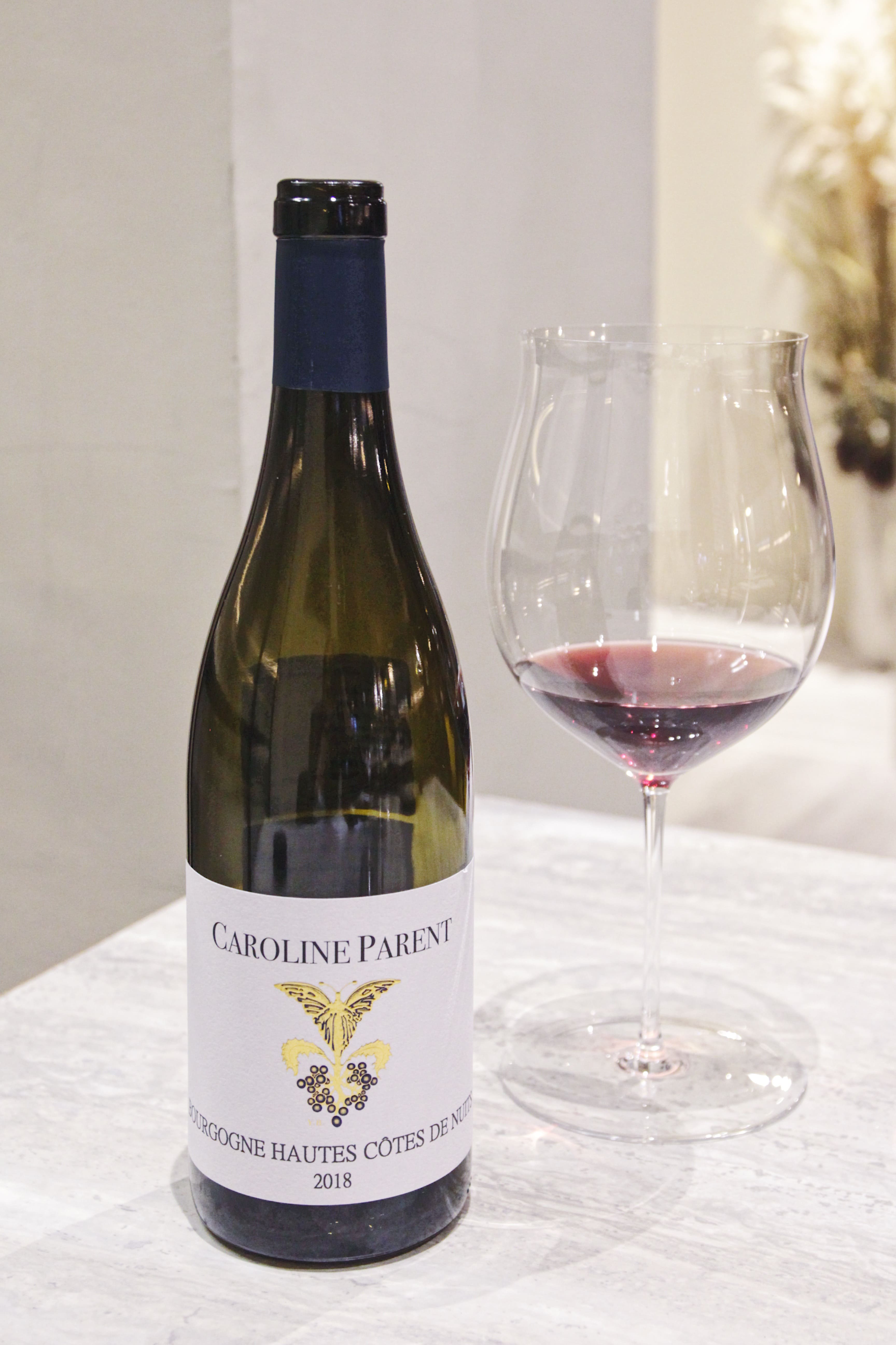 「Bourgogne Hautes-Côtes de Nuits 2018」柔順細緻的單寧與清新酸度和烤鴨胸很諧和。