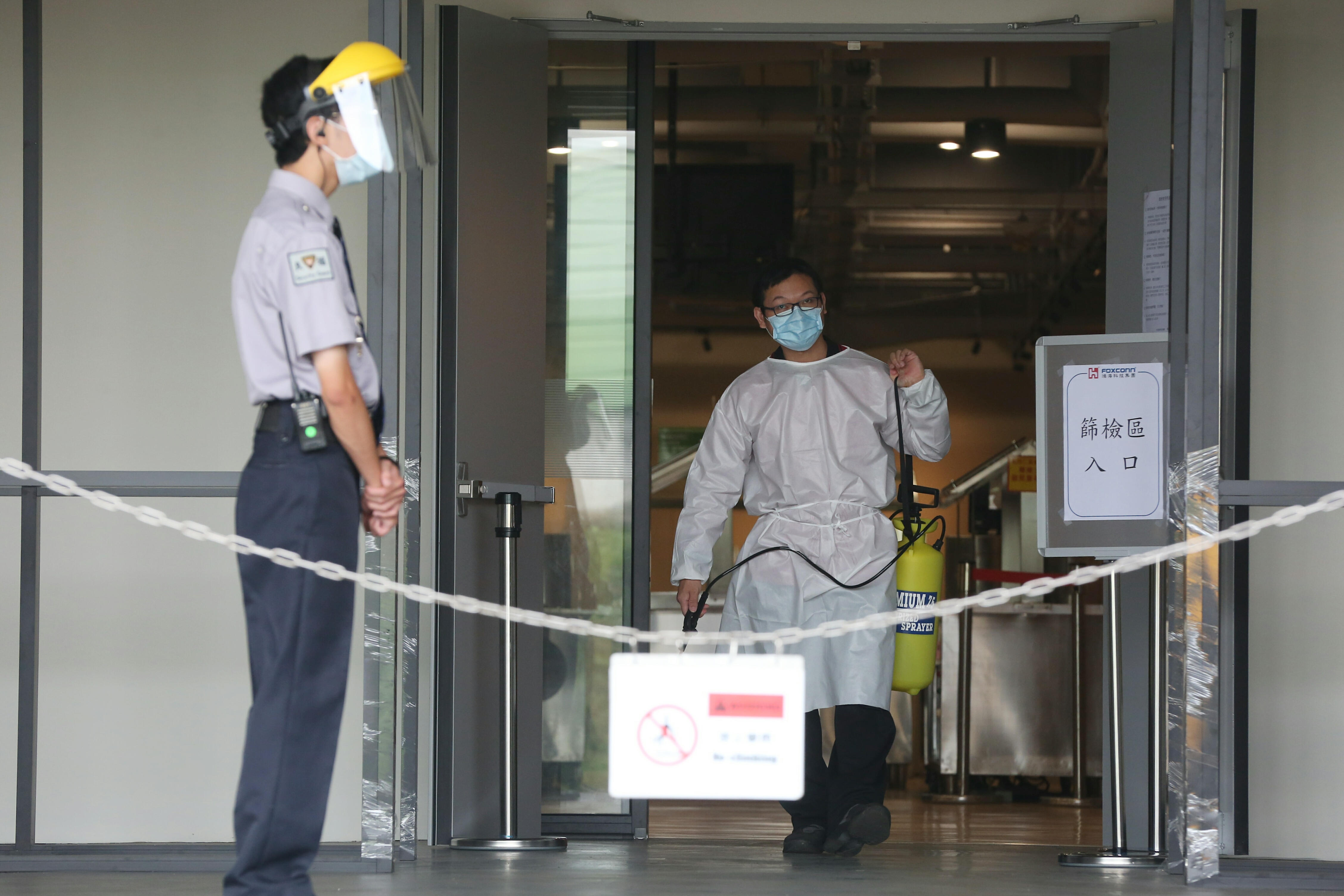 鴻海土城總部啟動企業快篩，未來快篩檢測也將進一步擴及到台灣其他廠區。