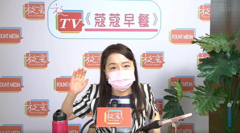 周玉蔻不滿被指「疫情獨家消息」來自衛福部,在今(9日)節目上連發3次毒誓。(翻攝自周玉蔻臉書)