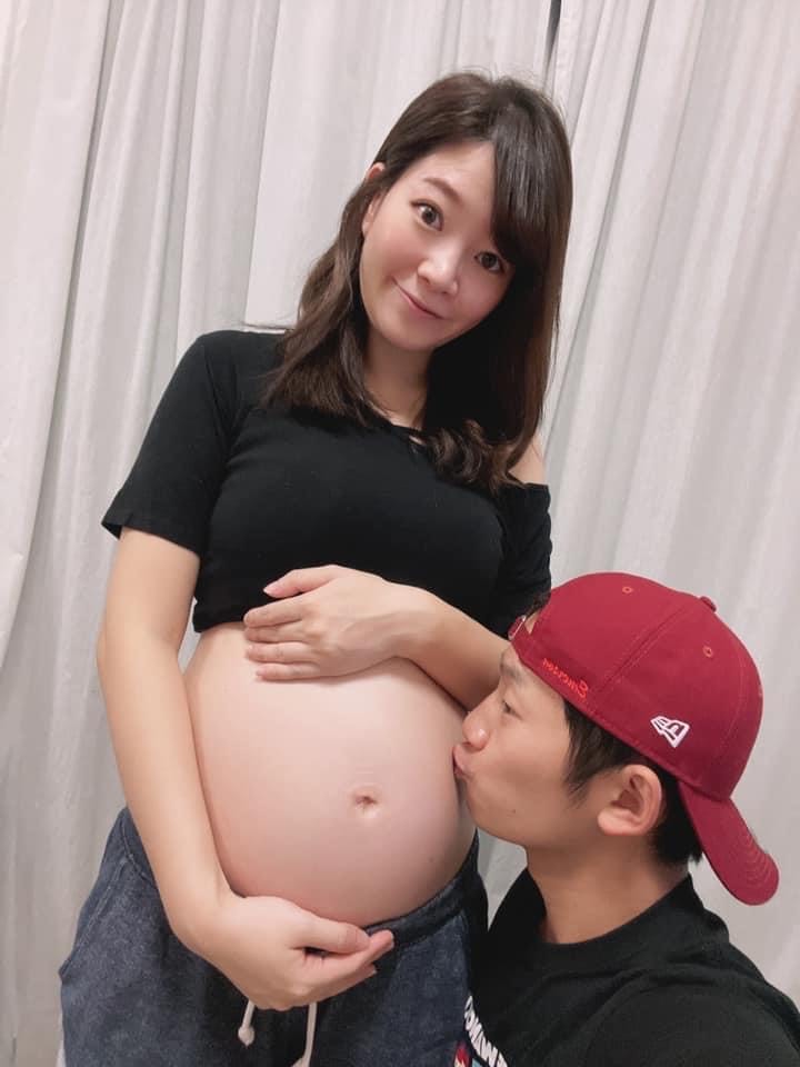 蔡昌憲與老婆將喜迎小菜包於8月誕生。(翻攝自蔡昌憲臉書)