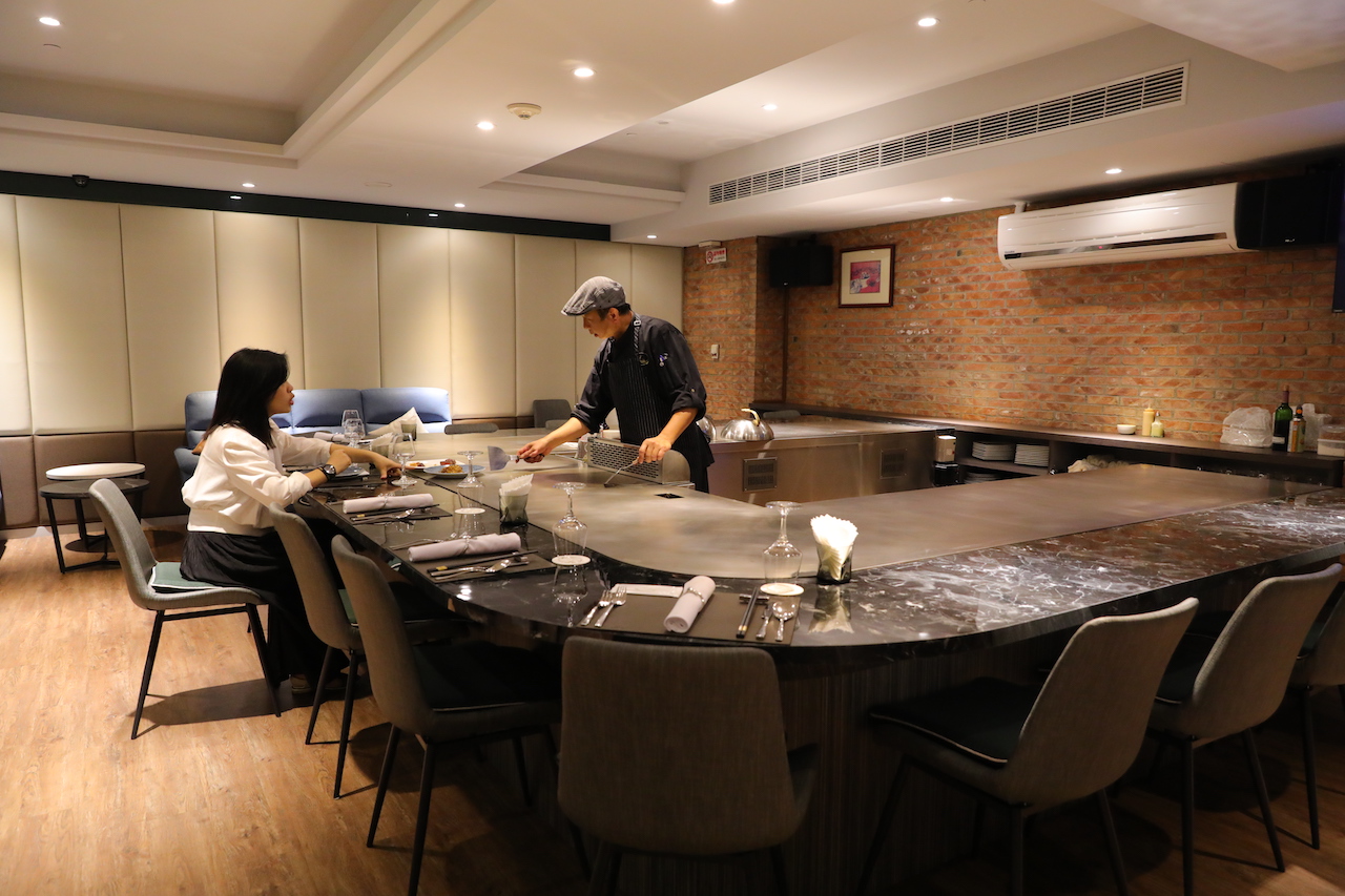 「興鐵板燒」規劃6間包廂，聚餐享有隱密。
