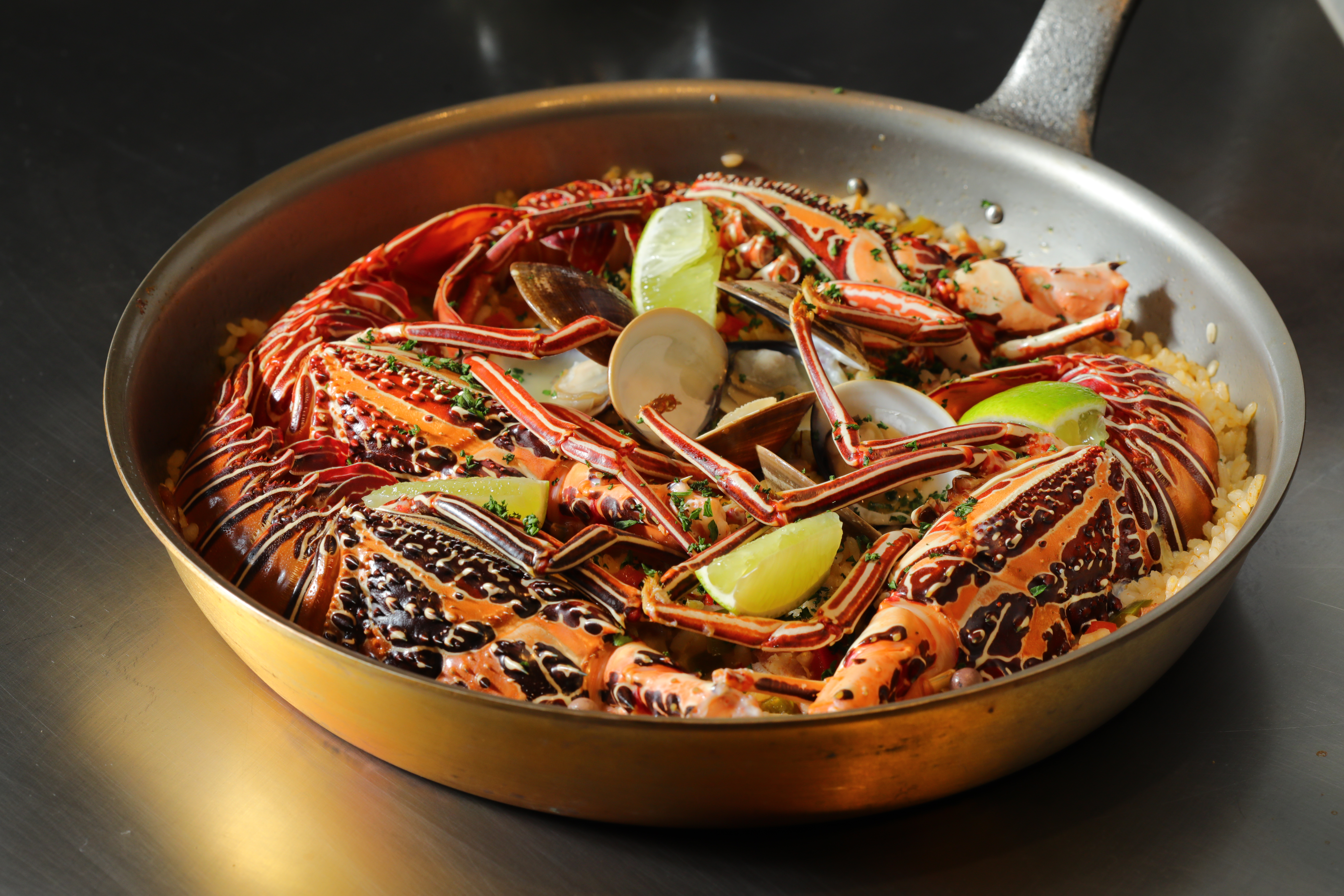 滿滿龍蝦覆蓋米飯的「瑪利斯克龍蝦燉飯」，海味鮮濃爆棚。（3,880元套餐菜色）