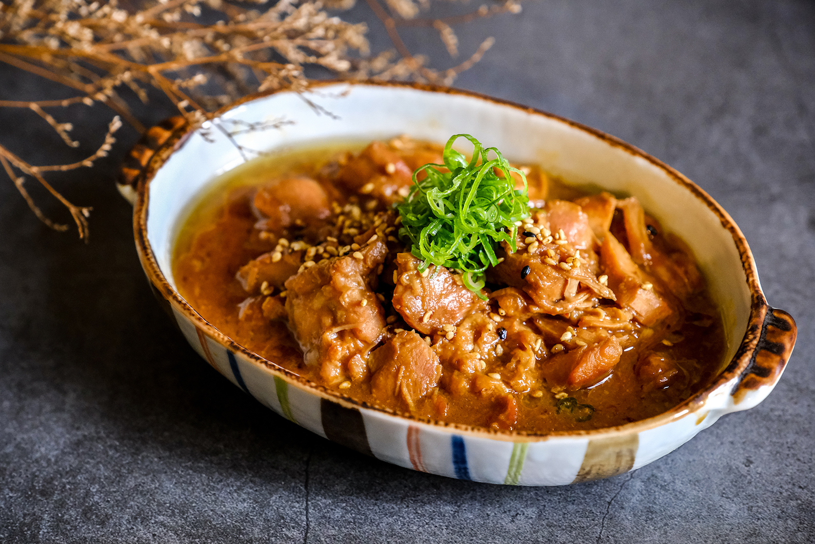 阿鑫小料理的「桂丁雞土手煮」。（KKday提供）