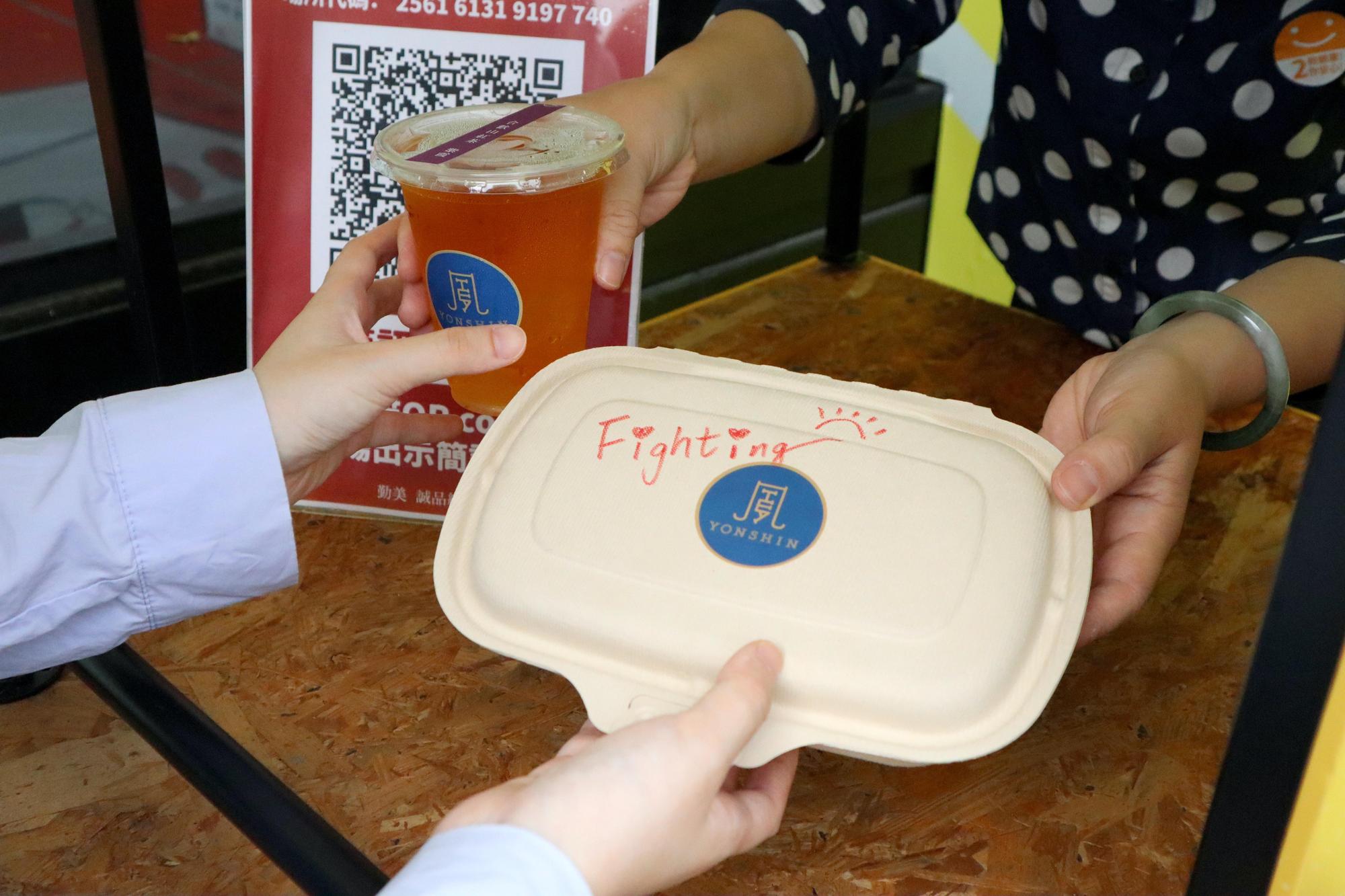 勤美誠品於一樓戶外推出期間限定「快易點」美食快取站。(金典綠園道提供)