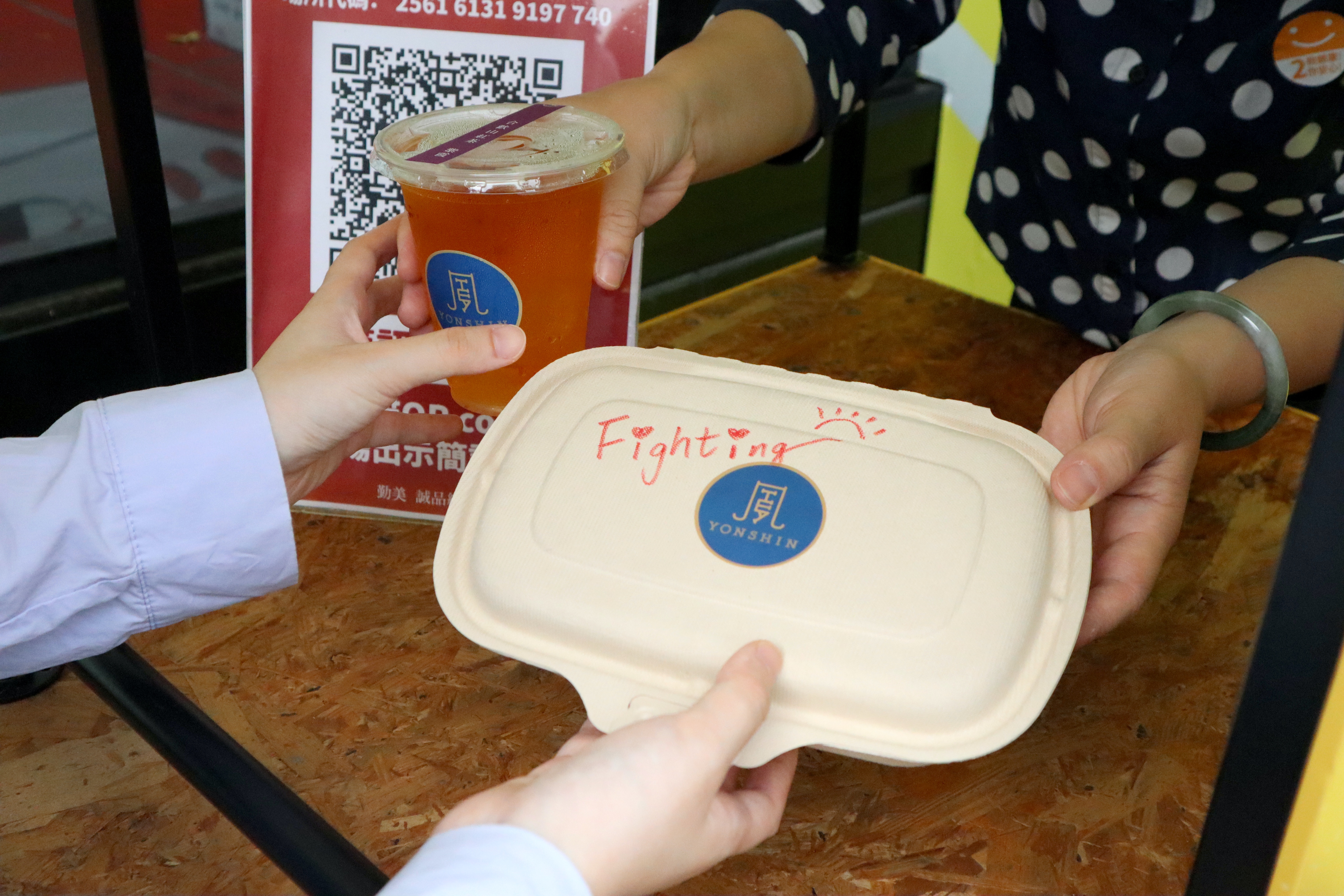 勤美誠品於一樓戶外推出期間限定「快易點」美食快取站。（金典綠園道提供）