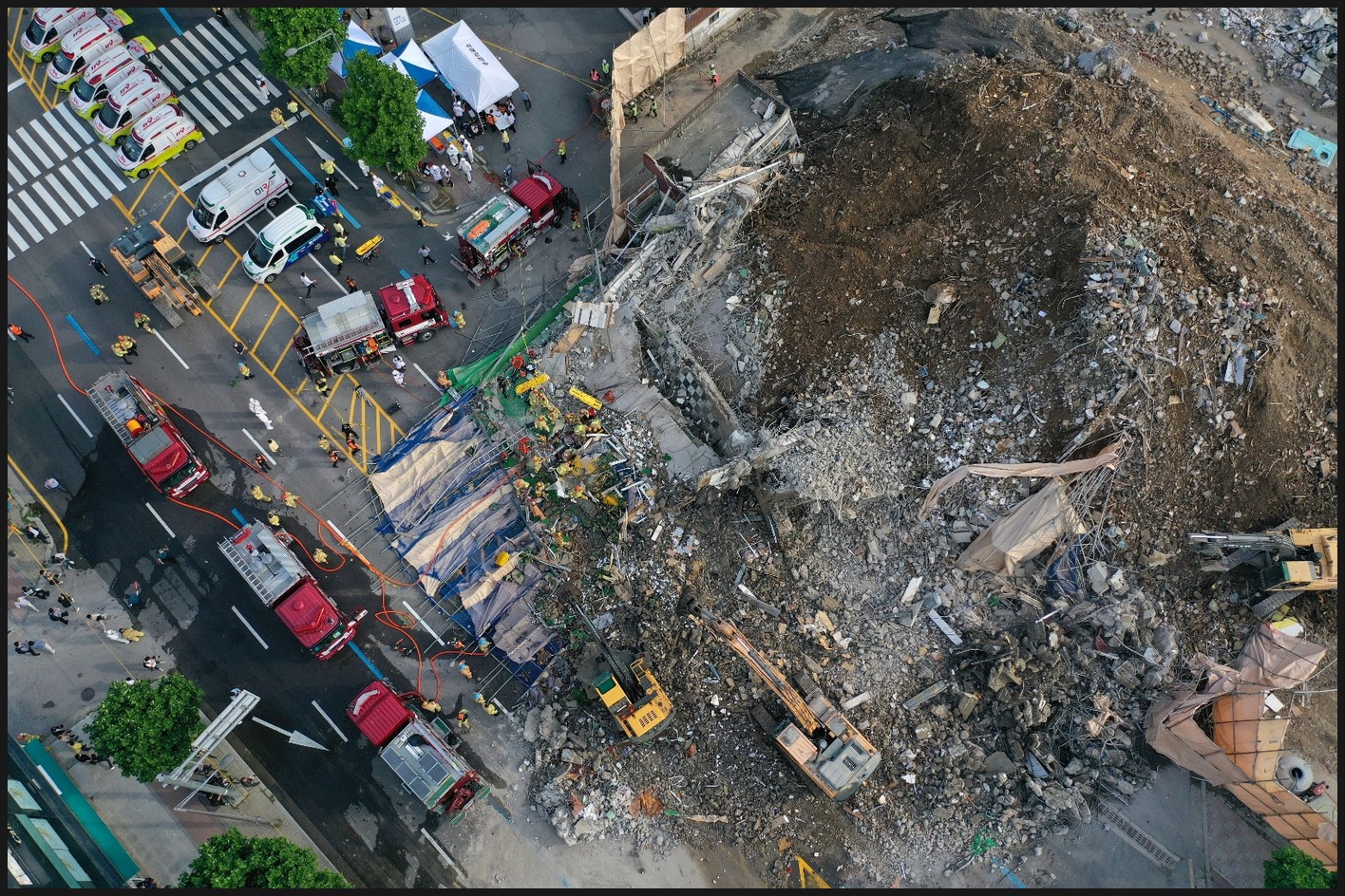 南韓光州市今下午發生樓房倒塌事故。（翻攝skylove0310推特）