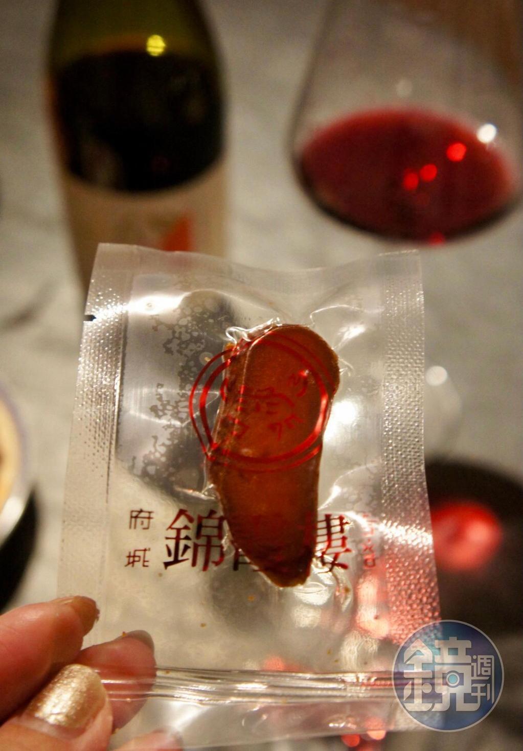 家裡常備阿霞飯店烏魚子，下酒菜隨時有著落。