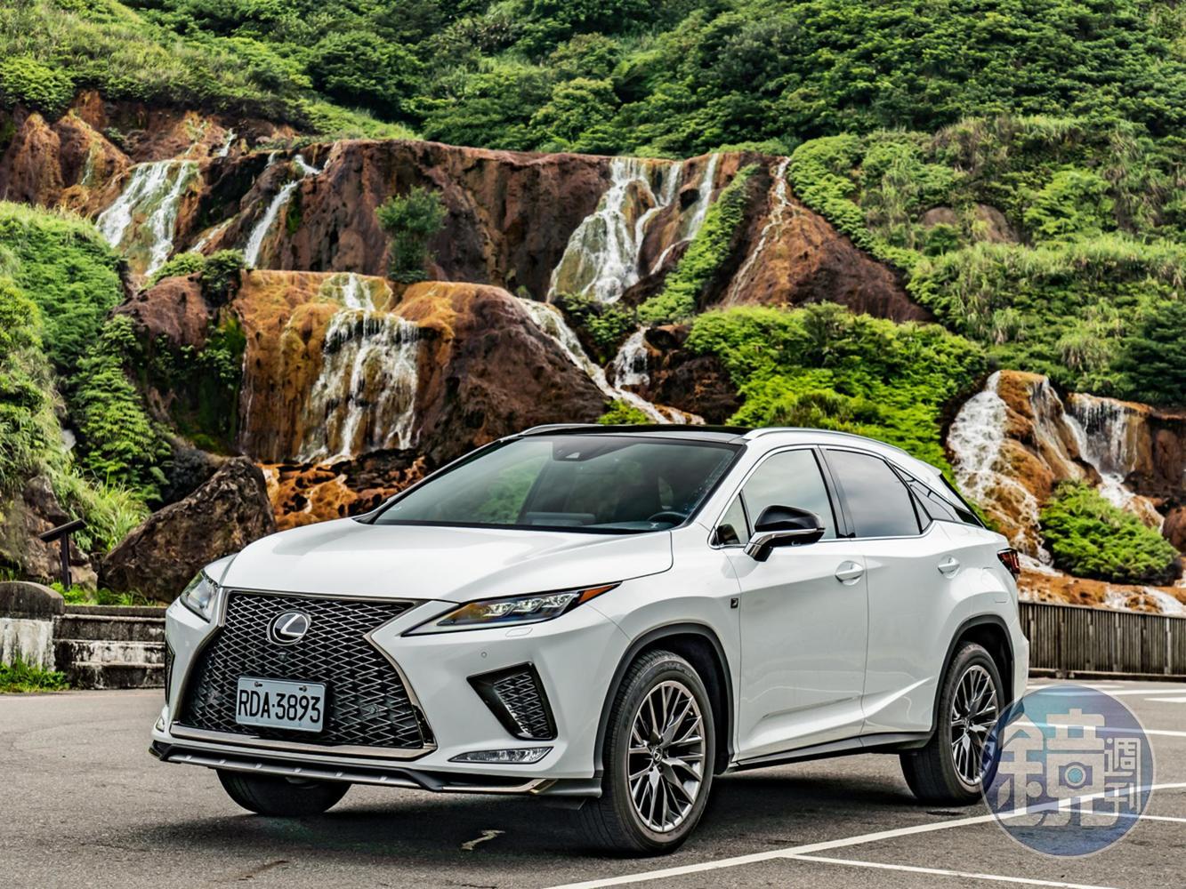 動力上雖然與其他RX 300車款並無二致，但在F Sport套件的內外觀妝點、與底盤的運動化調校下，LEXUS RX 300 F Sport車款依然帶給人一股難以壓抑的內心激動！