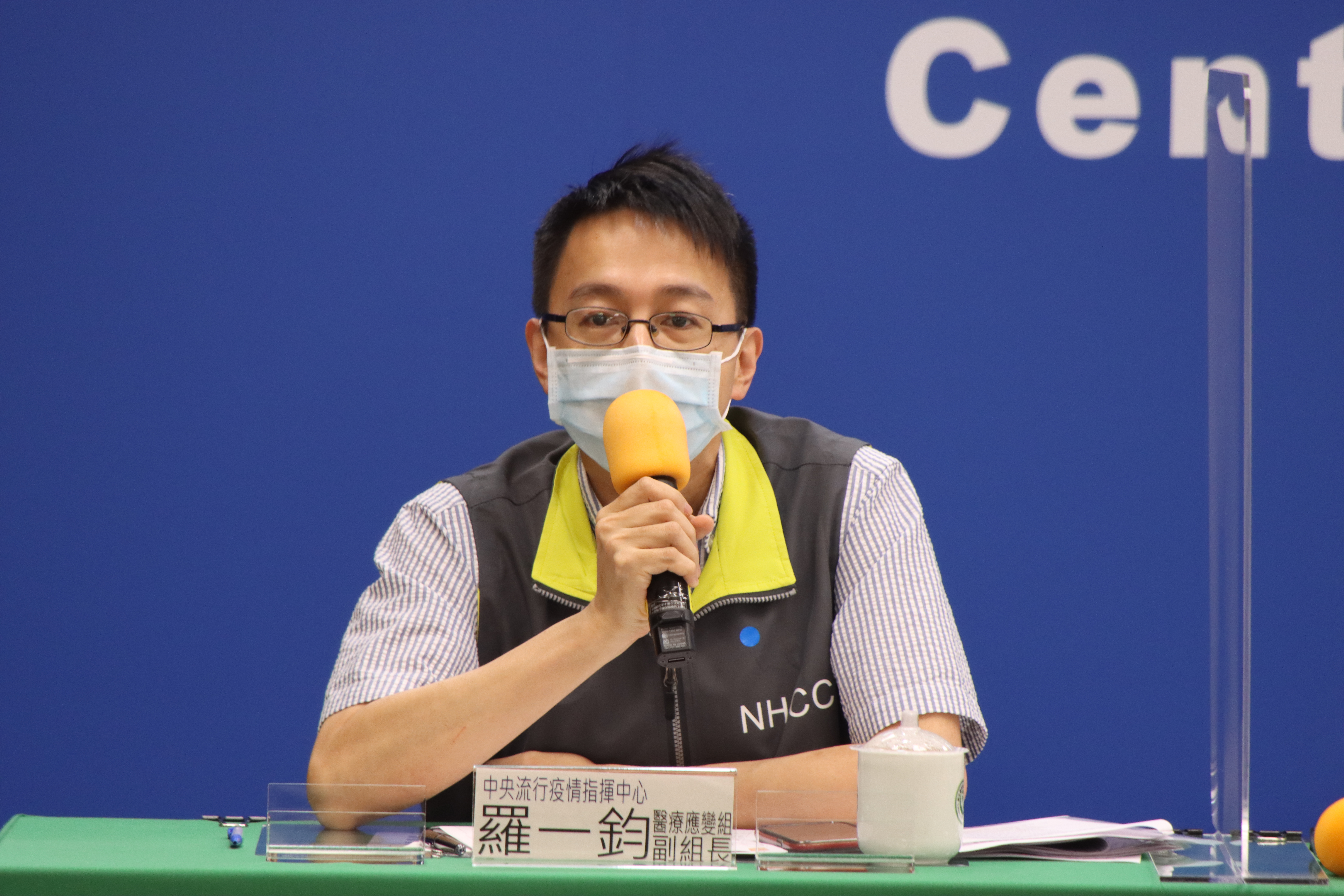 羅一鈞提醒，即使完成兩劑疫苗接種還是會染疫，只是病毒量會較低及傳播力弱。（指揮中心提供）