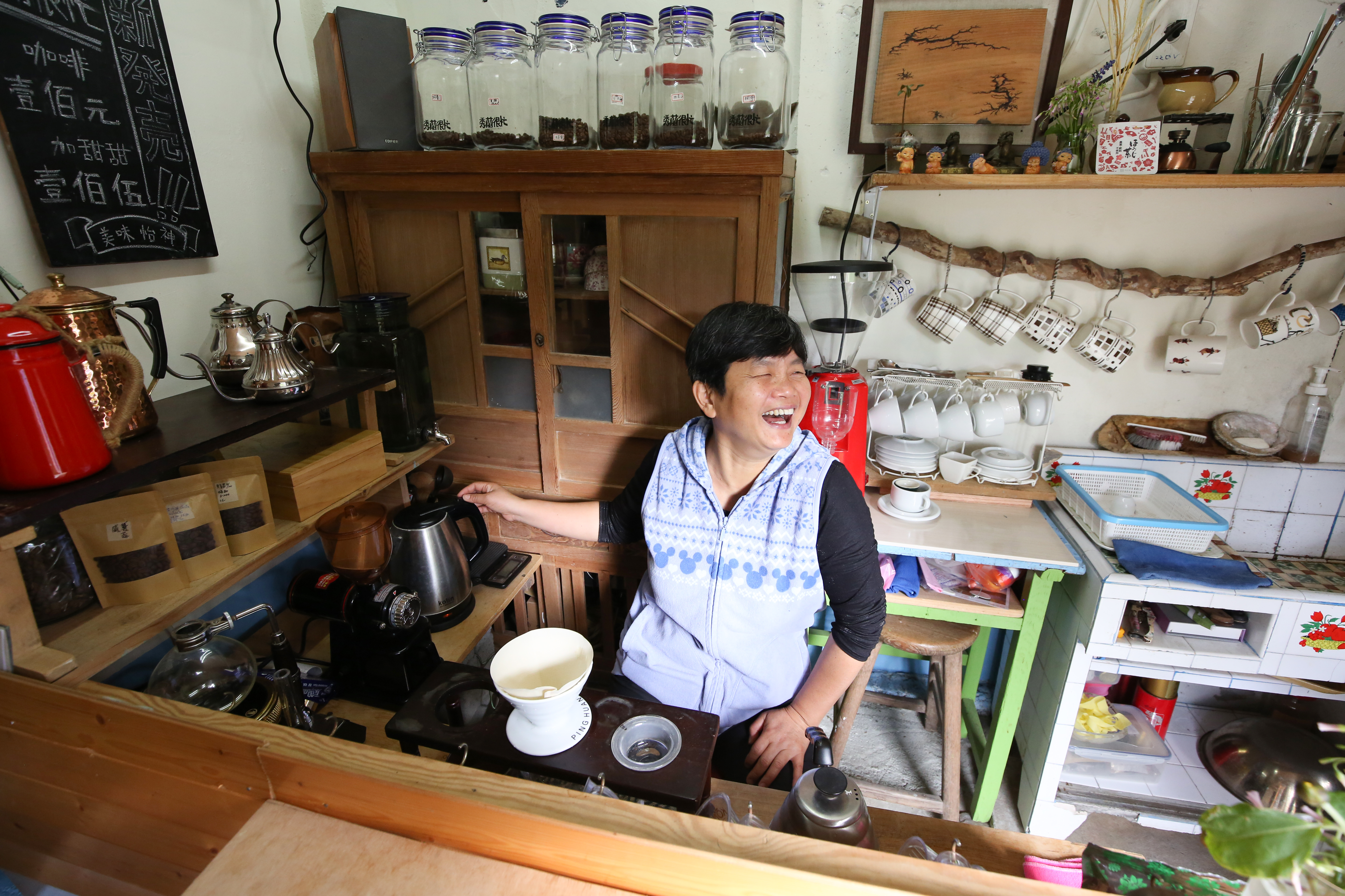 秀蘭用笑容歡迎從遠方來的每一位客人。