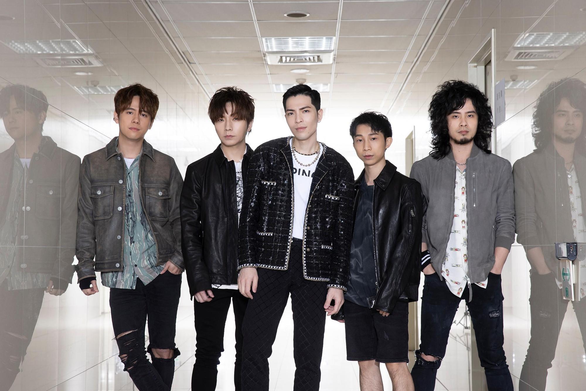 蕭敬騰領軍的獅子LION演唱片頭曲〈魔王與勇者〉。(公視提供)