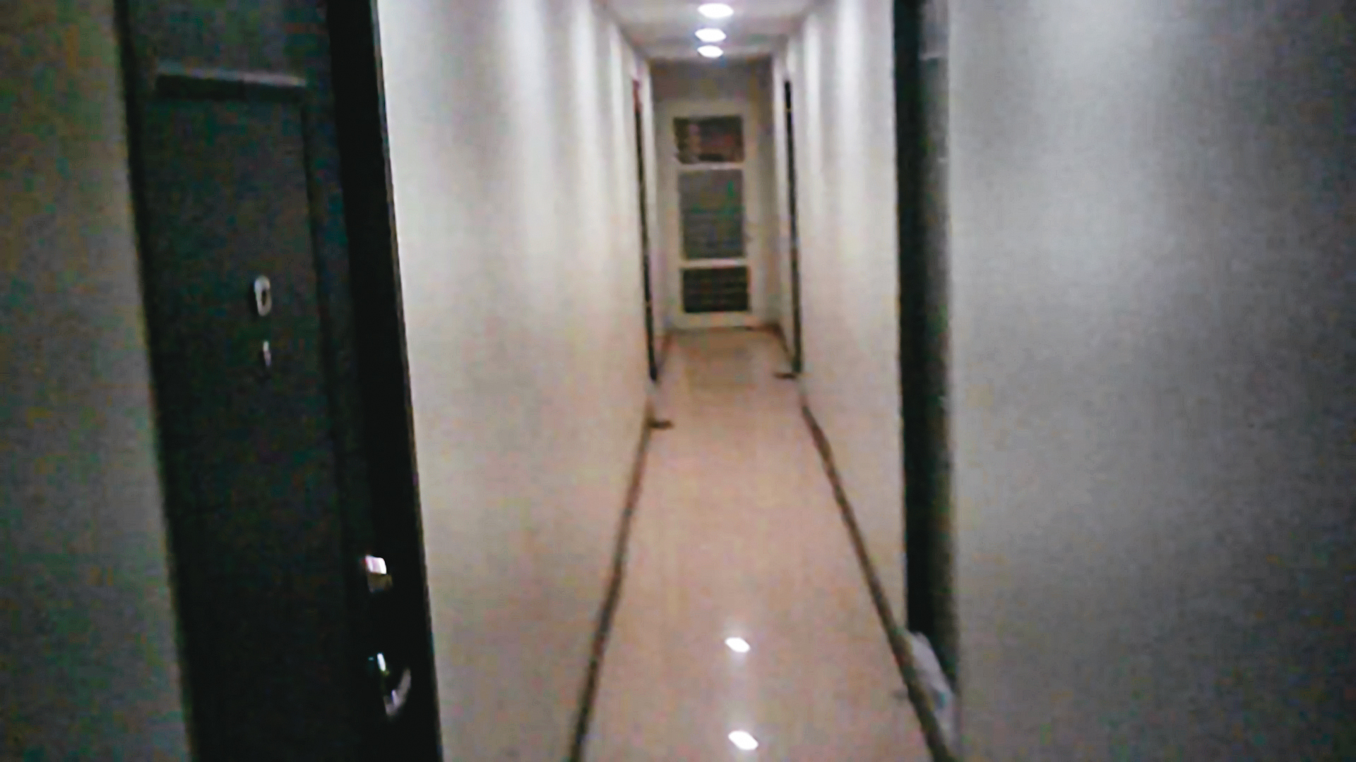 中山區許多大樓內的小套房，現已淪陷為色情黑戶的聚集地。（讀者提供）