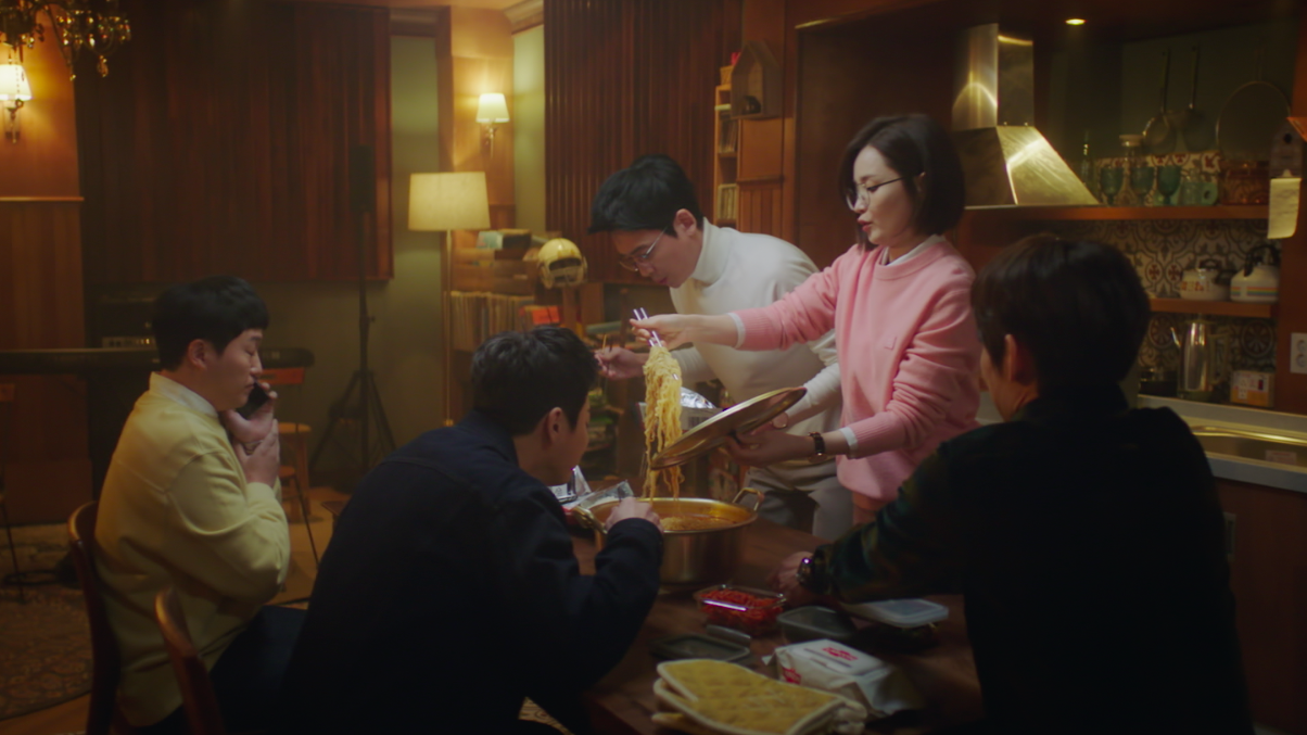 《機智醫生生活:第2季》將延續上一季的情緒與溫暖來講述新的故事。(Netflix提供)