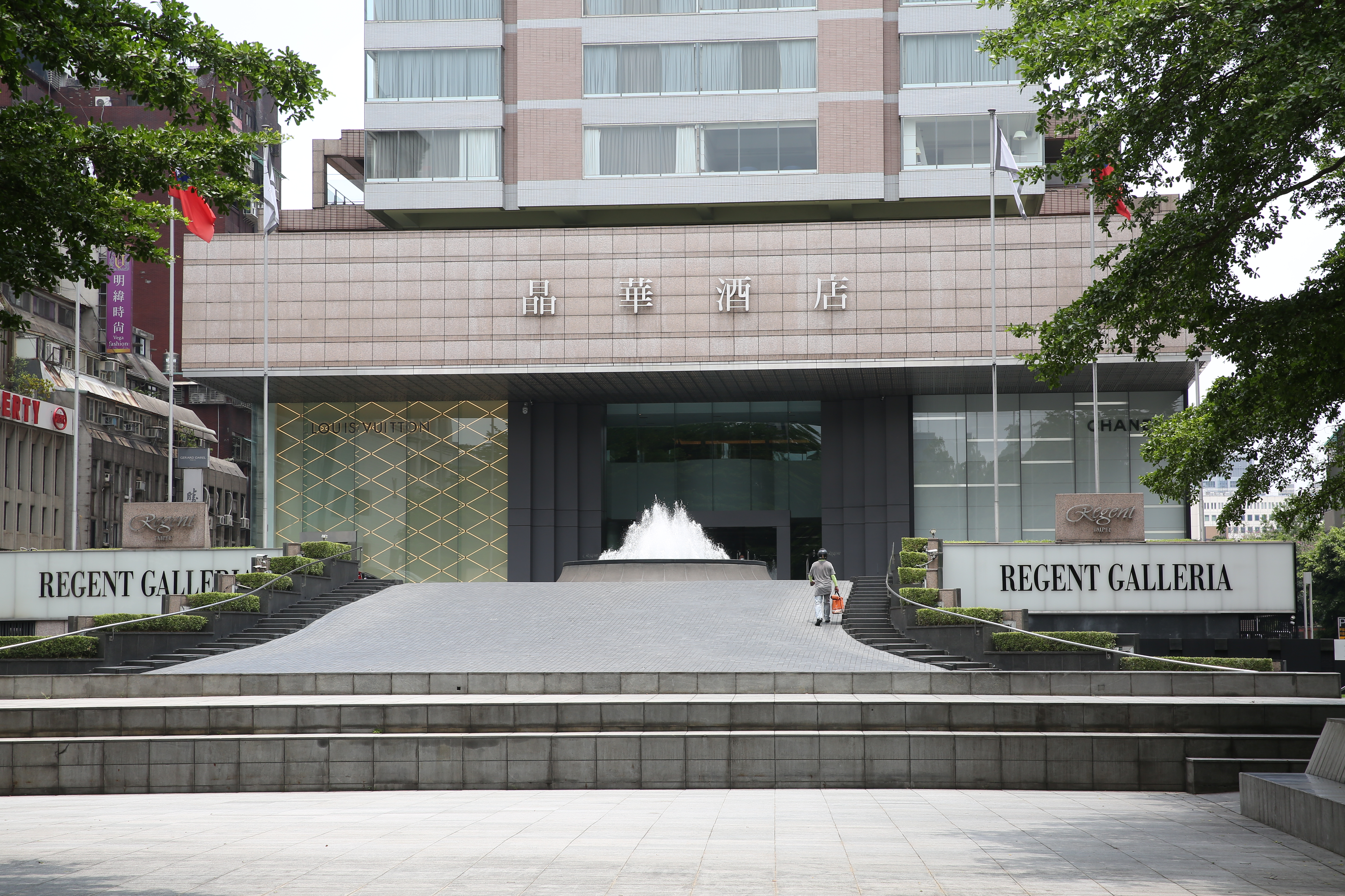 晶華酒店宣布出售子公司達美樂披薩股權，交易額約為新台幣17億元，將用於保障員工工作權。