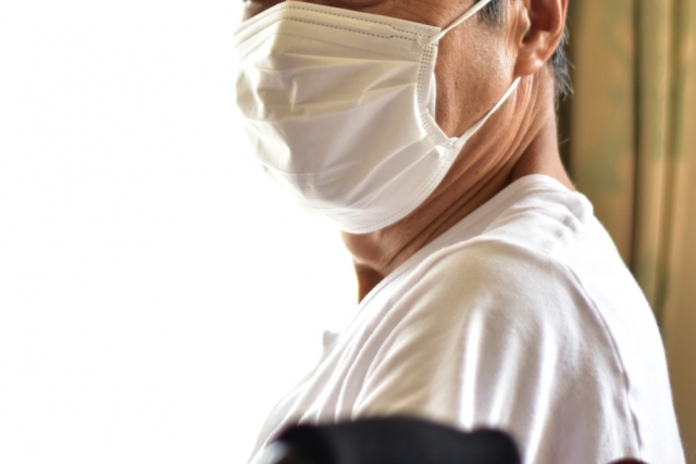 台中警方抓到從事非法性交易的男女，嫖客為避免染疫還「全程佩戴口罩」。（示意圖，photo-AC）