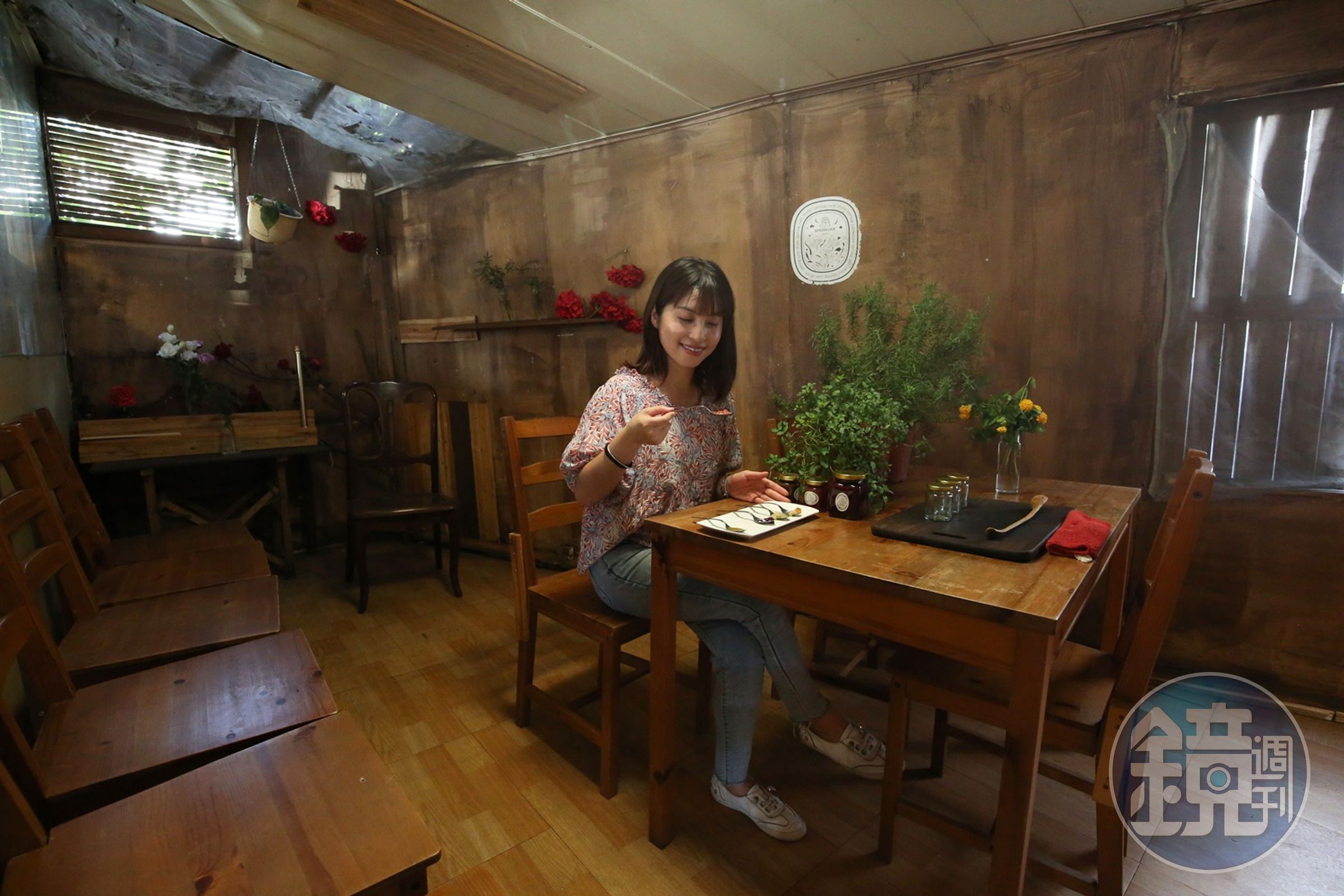 在「Sensanmeizo森山美作」果醬專賣店裡，可以「試香」，品味出最喜歡的果醬味。 