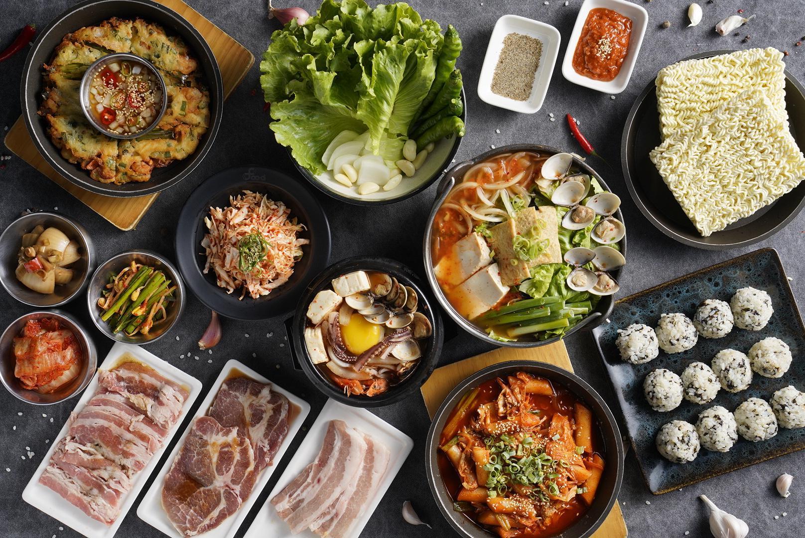 點「CP值爆棚牛豬三花套餐」除了可以吃肉，還能吃到許多韓式經典料理。（八色烤肉提供）