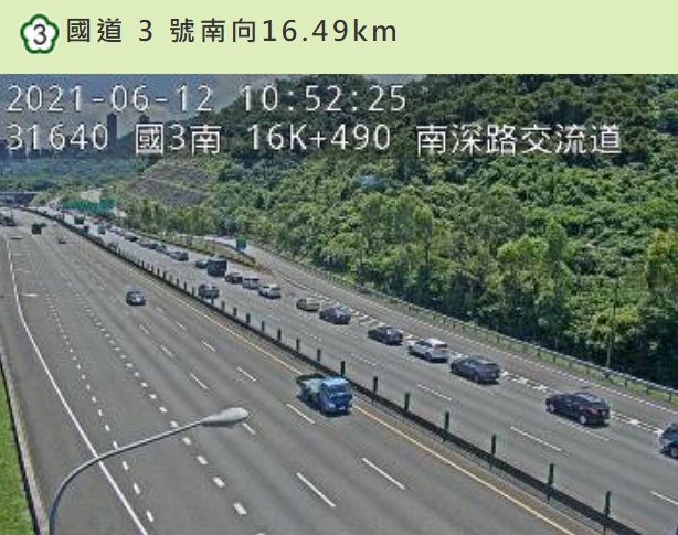 部分國道路段仍出現壅塞的情況，研判可能是因為匝道儀控管制，讓上匝道時間延長。（翻攝自高公局）