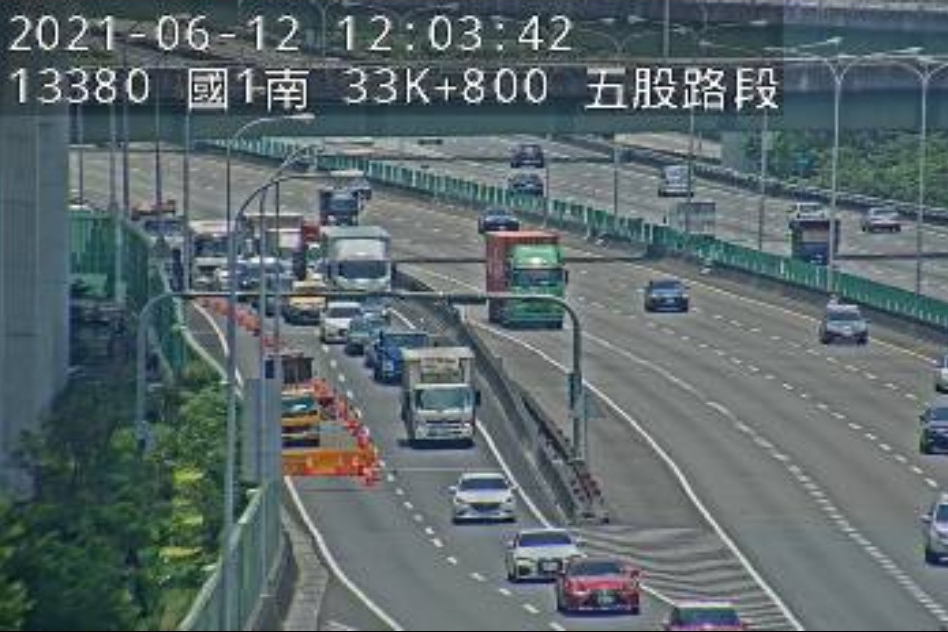 為避免端午民眾返鄉潮，高公局啟動嚴格匝道儀控管制。（翻攝自tw.live）