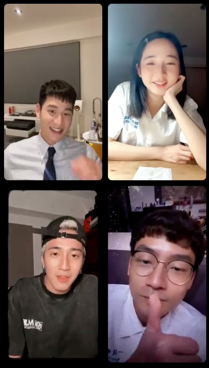 電影《我吃了那男孩一整年的早餐》舉辦線上直播,男主角周興哲(左上)穿著西裝制服出現。(華映娛樂提供)