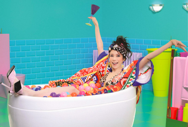 莫文蔚穿義大利品牌Dolce & Gabbana（簡稱D&G），讓她被大陸網友罵翻。（翻攝自微博）