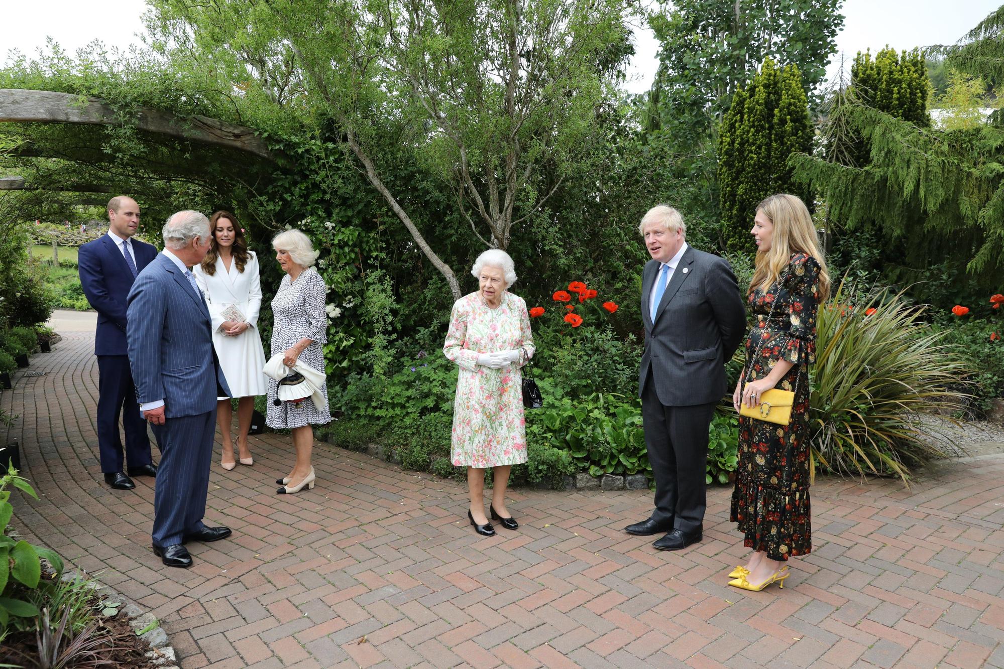 女王舉辦G7招待宴,英國王室重要成員查爾斯夫婦、威廉夫婦全員出動。(翻攝The Royal Family臉書)