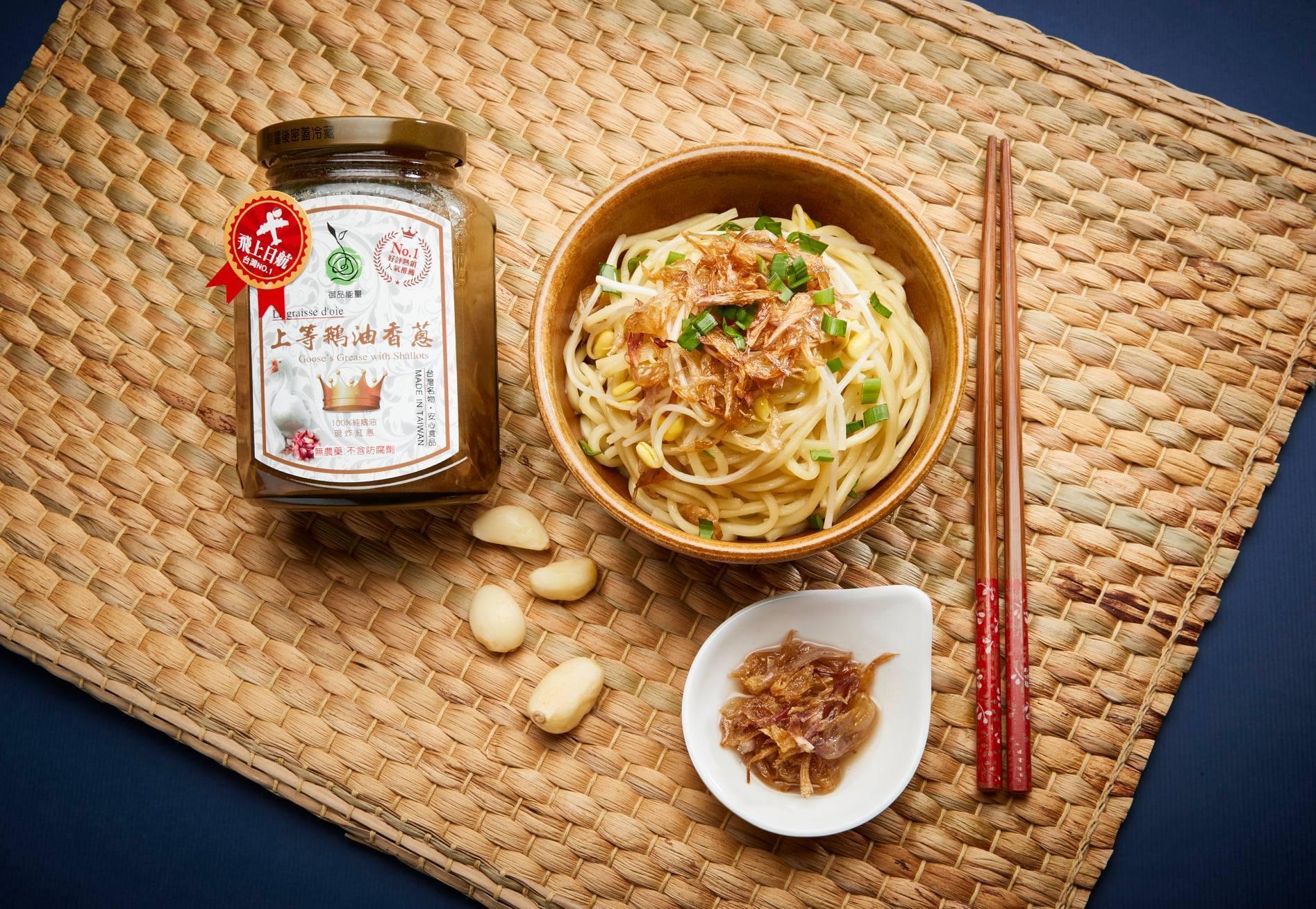 有網友分享剛入手的「上等鵝油香蔥」調味料,也引起代言人李易注意。(翻攝自御品能量-卜立臉書)