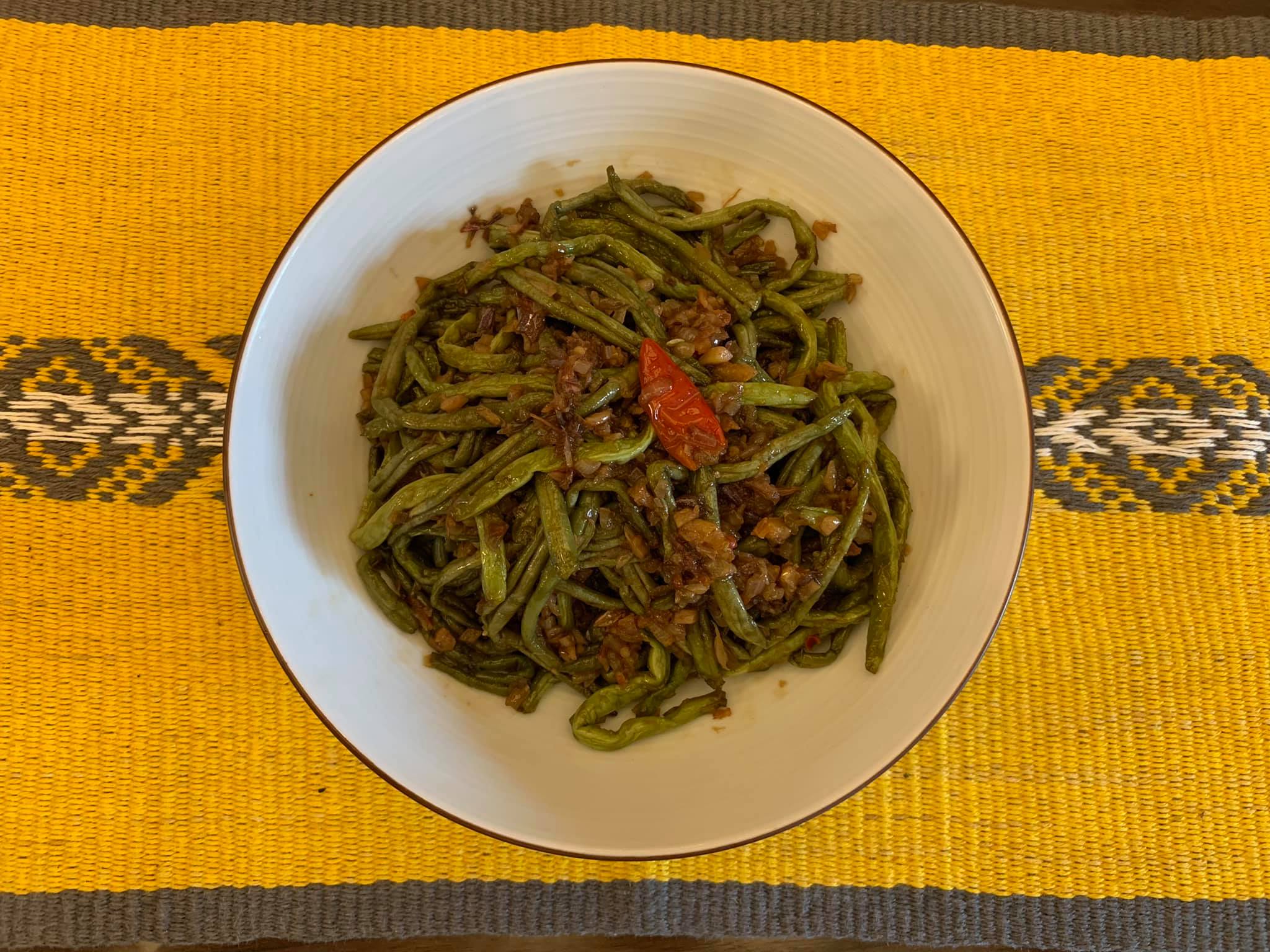 我家端午節必吃長豆，今天做的「乾煸四季豆」有長壽寓意。