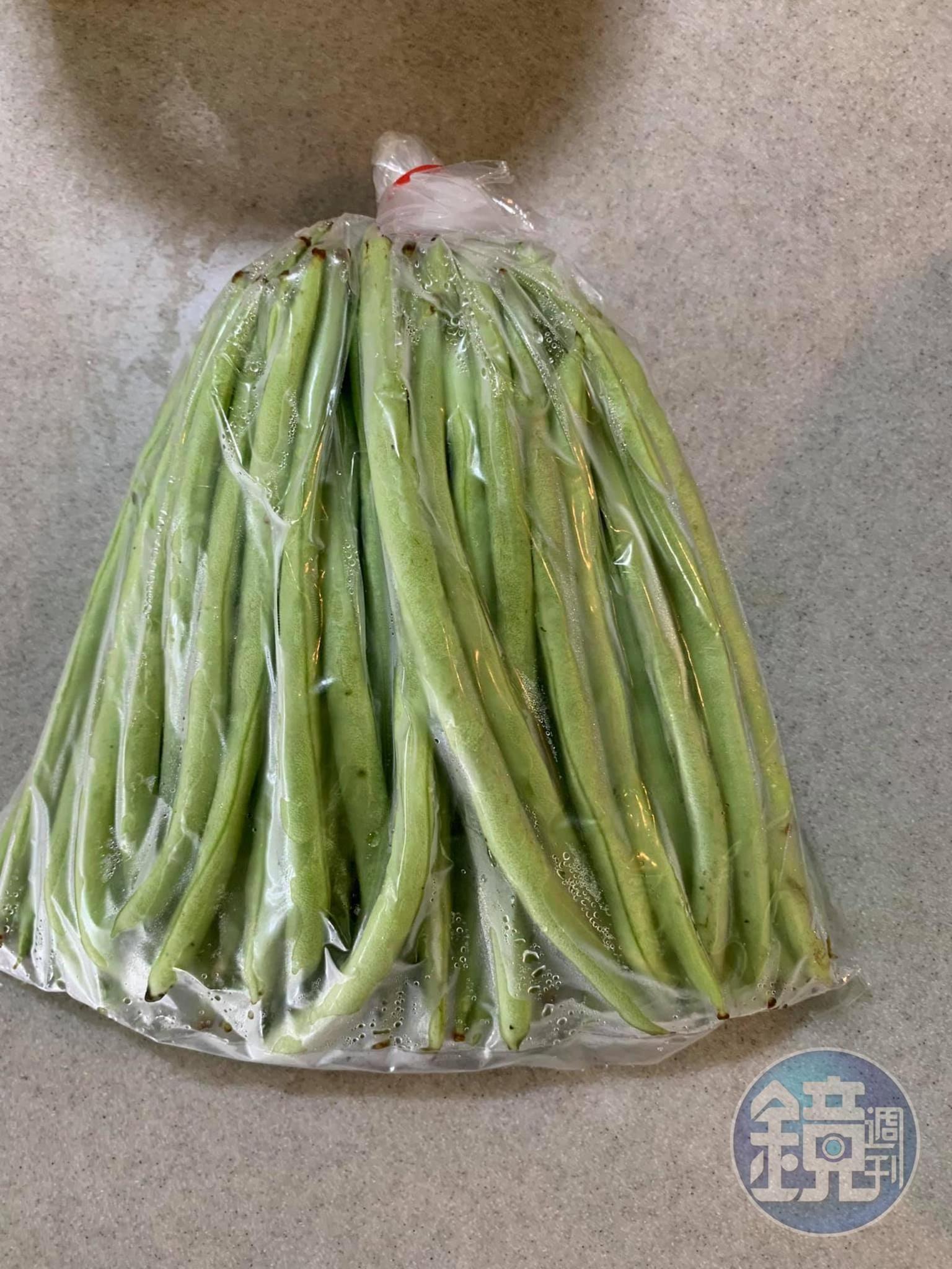 準備3包四季豆。