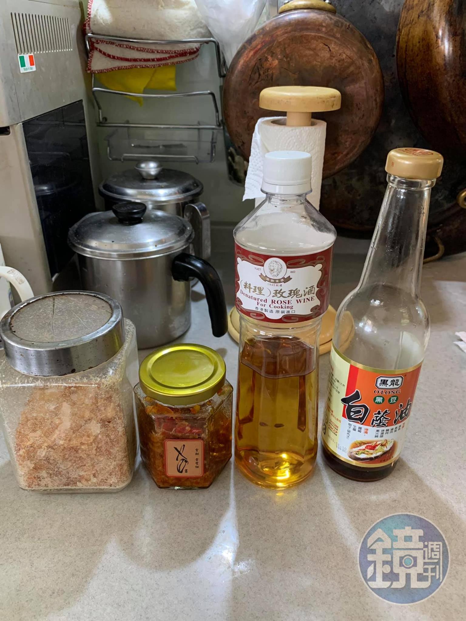 今天用的醬料及冰糖。