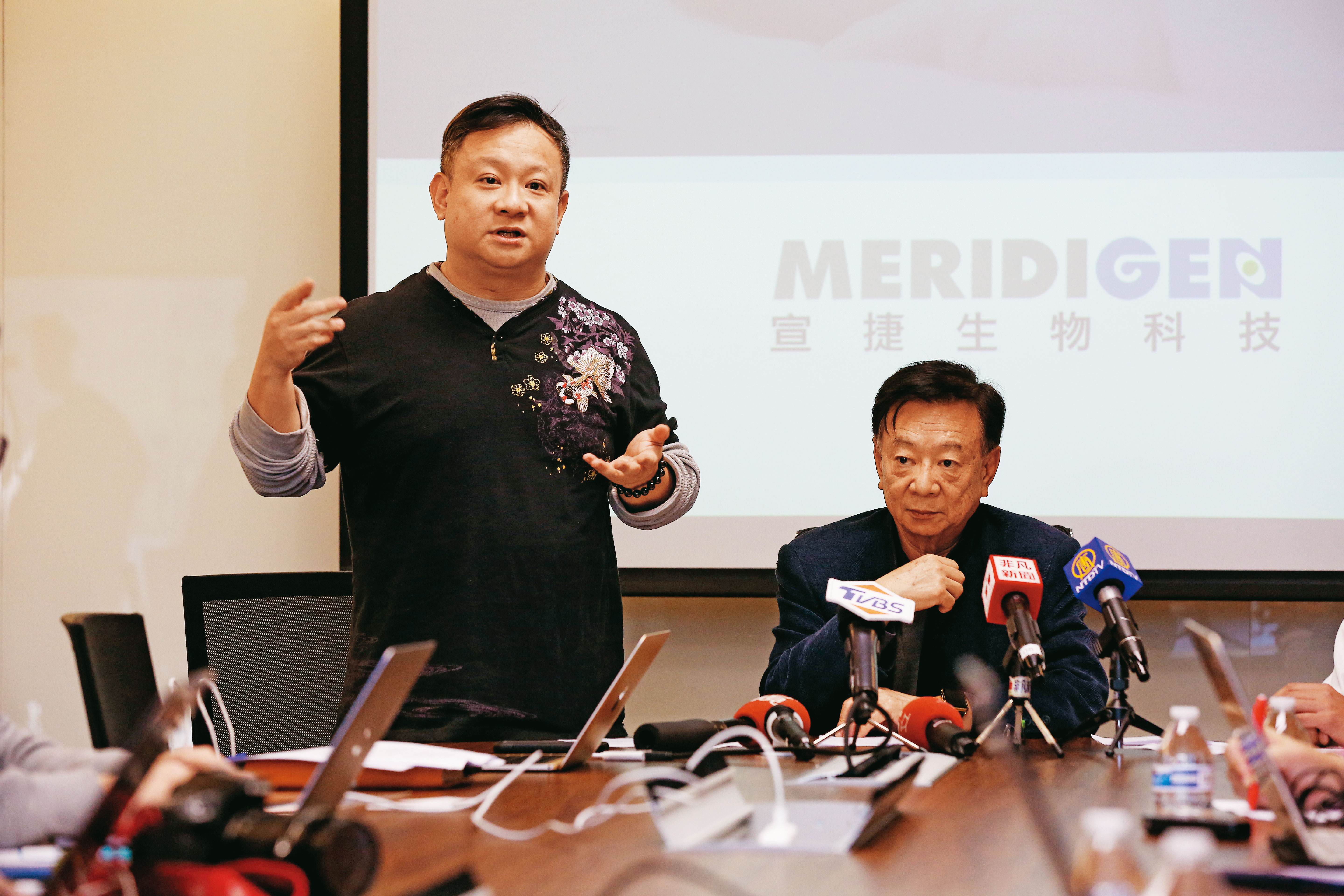 聯電榮譽副董事長宣明智（右）創立宣捷，2018年交棒長子宣昶有（左）獨當一面。