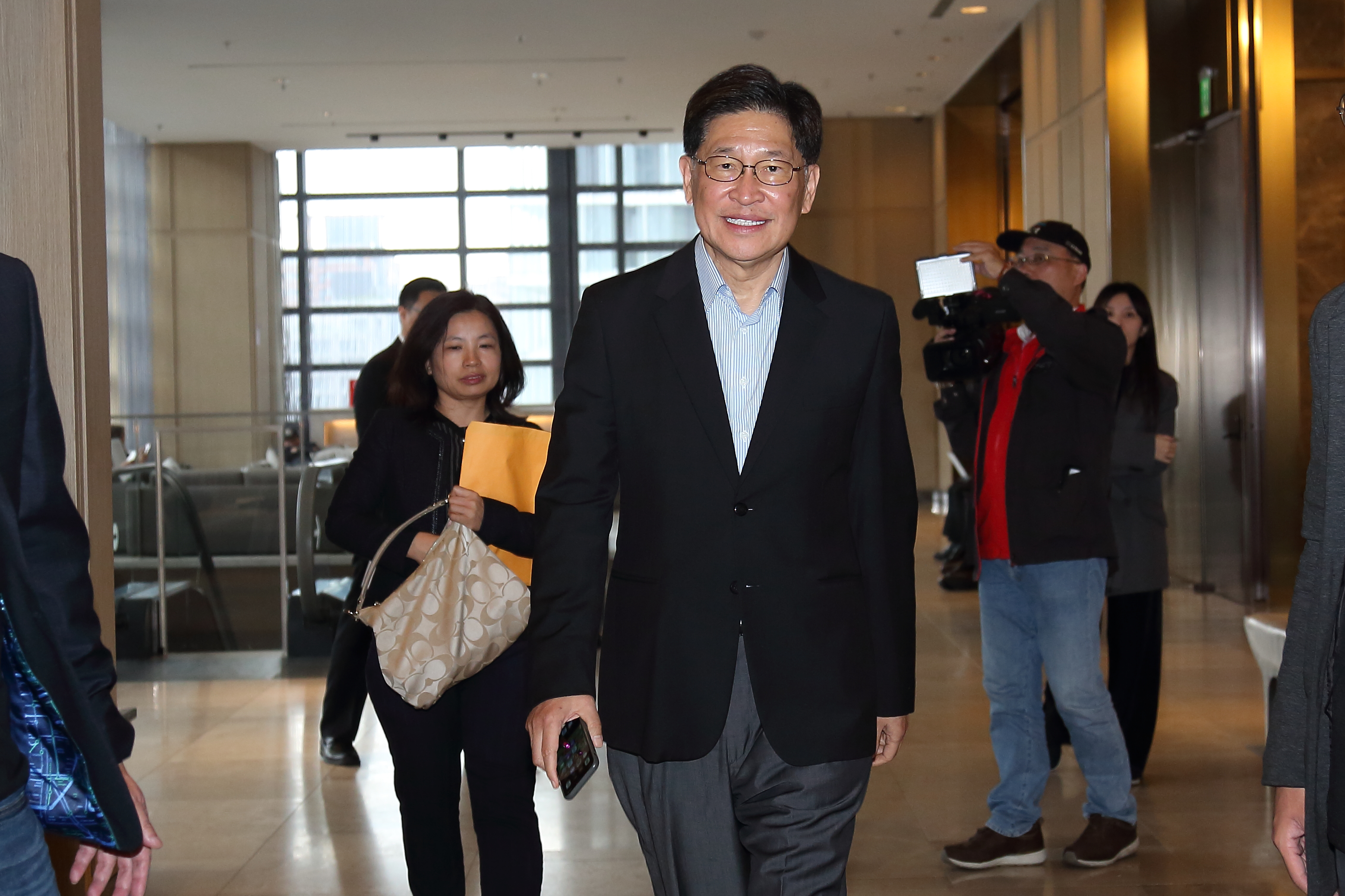 生華科董事長胡定吾握新冠潛力藥，傳國內5間大型醫院有意以新藥Silmitasertib治療重症患者。