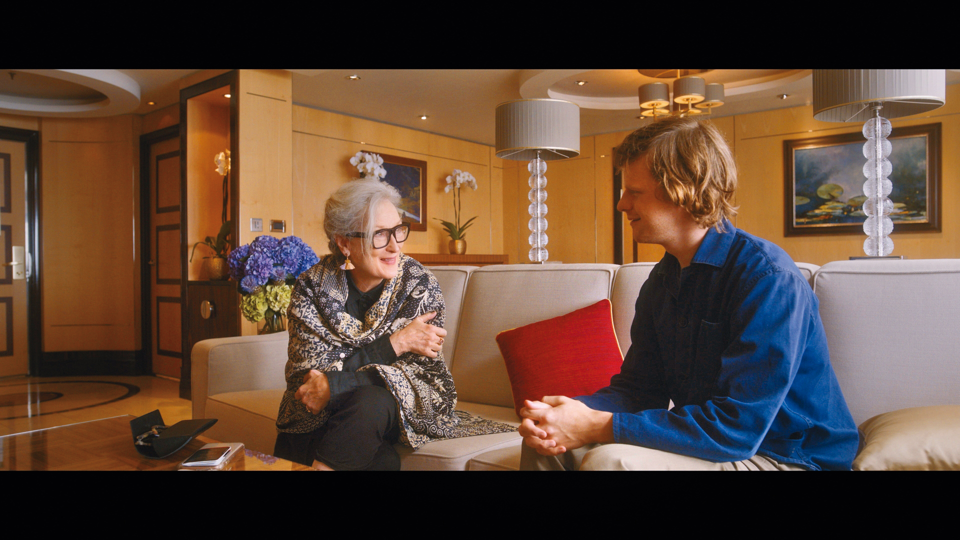 梅莉史翠普與盧卡斯海吉斯分飾姑姪，電影沒有完整劇本由演員即興發揮，然而結構鬆散、語焉不詳。（WarnerMedia提供）