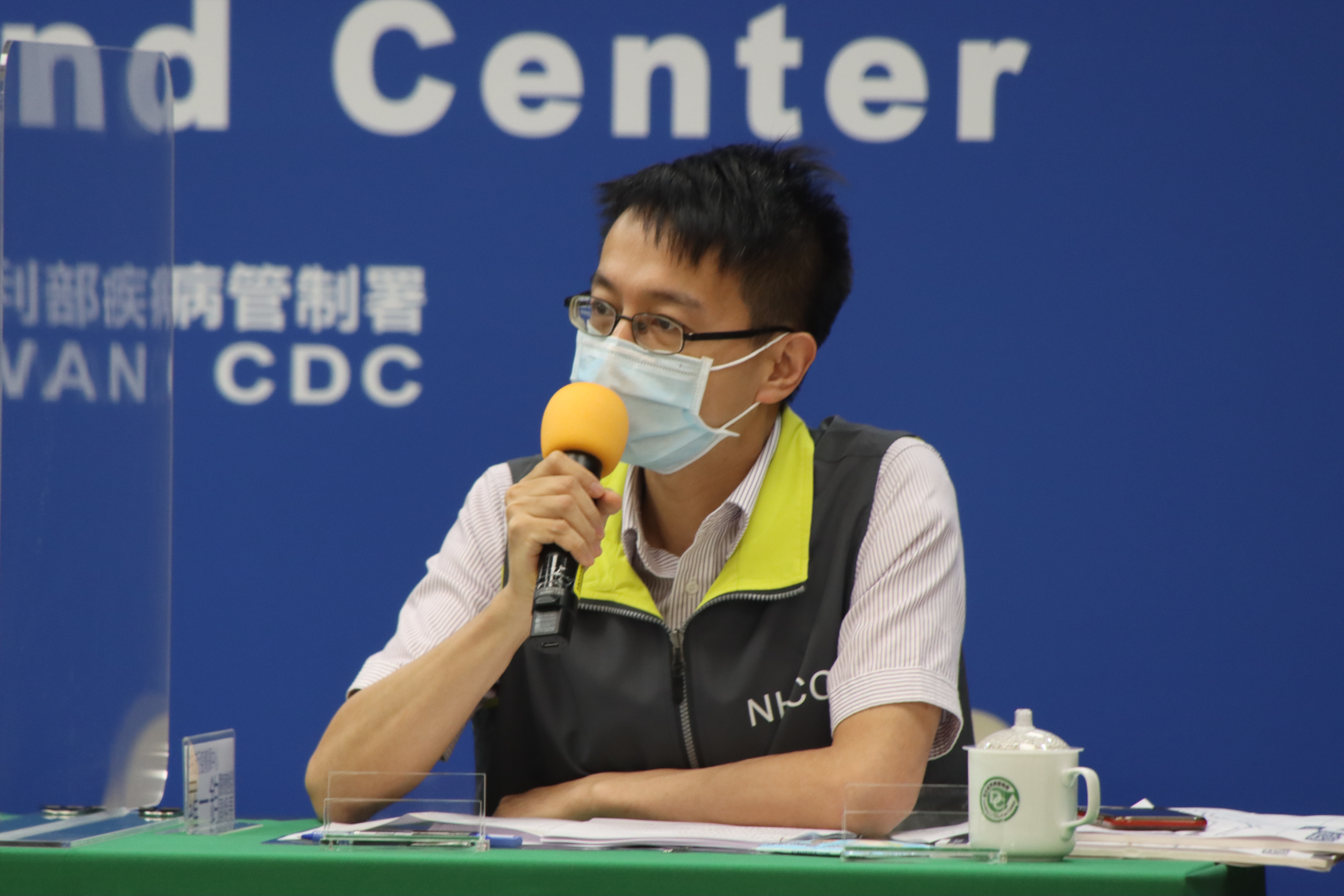 羅一鈞在臉書曝光，新北市亞東醫院承擔了全國11%的加護病房（ICU）重症收治數。（指揮中心提供）