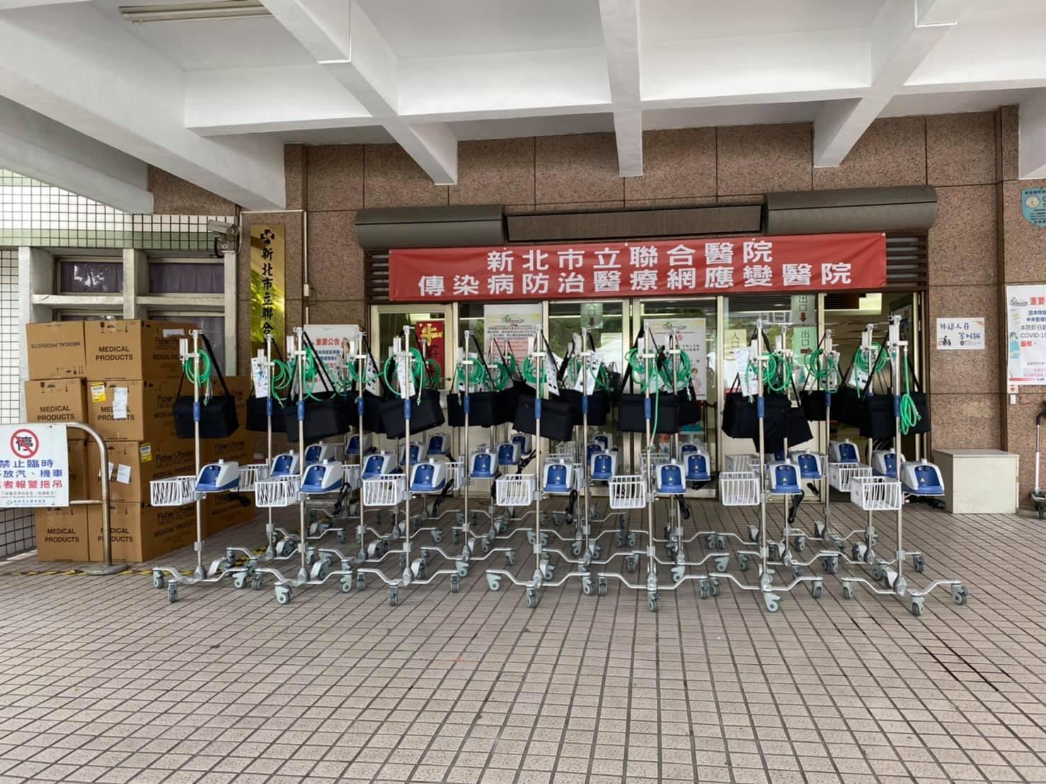 賈永婕感謝工作人員連夜組裝HFNC和願意加班的司機,讓HFNC直接上戰場。(取自賈永婕臉書)