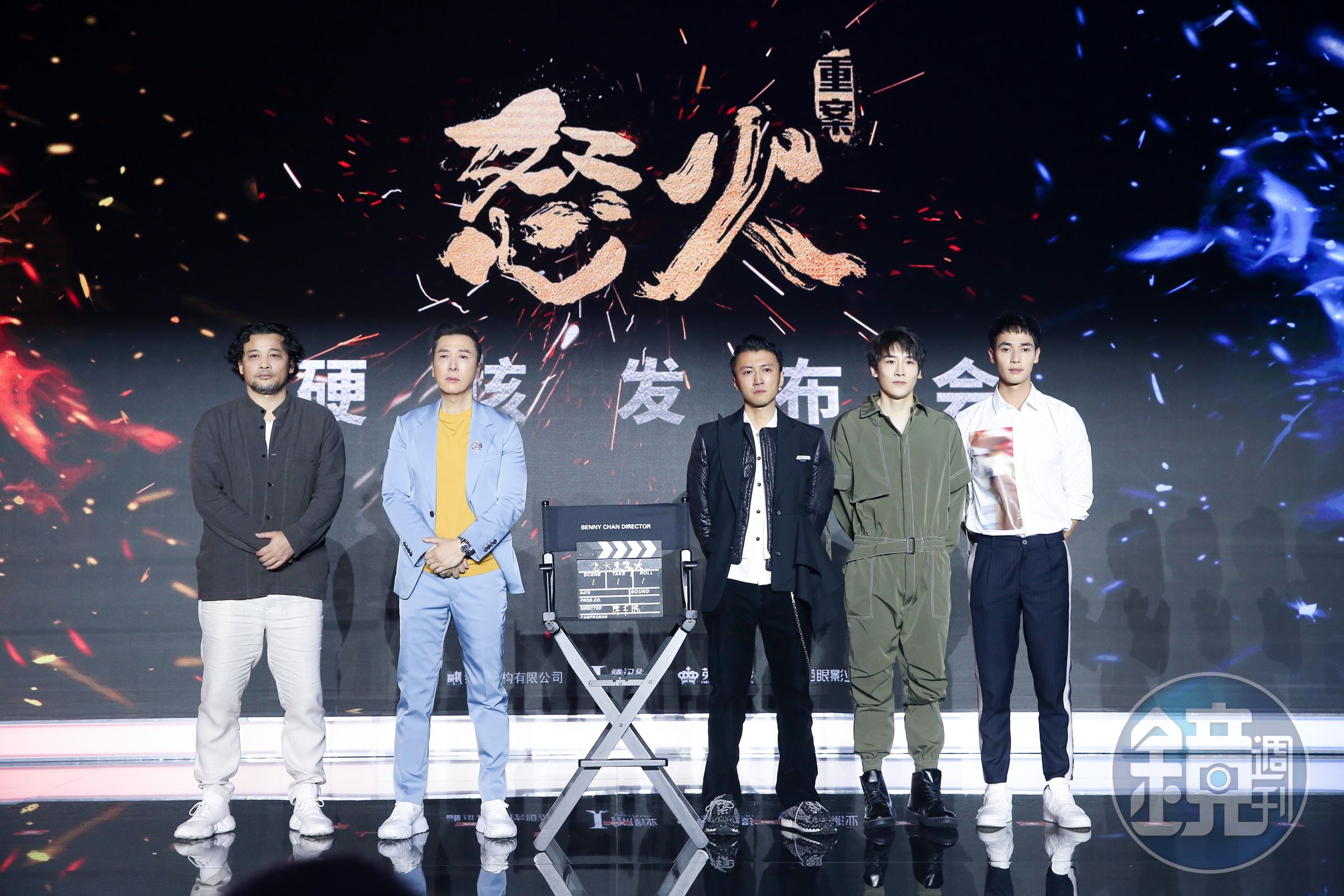 甄子丹和謝霆鋒在電影《怒火》發布會上，見到代表導演陳木勝的空椅，兩人眼眶都泛紅。（英皇娛樂提供）