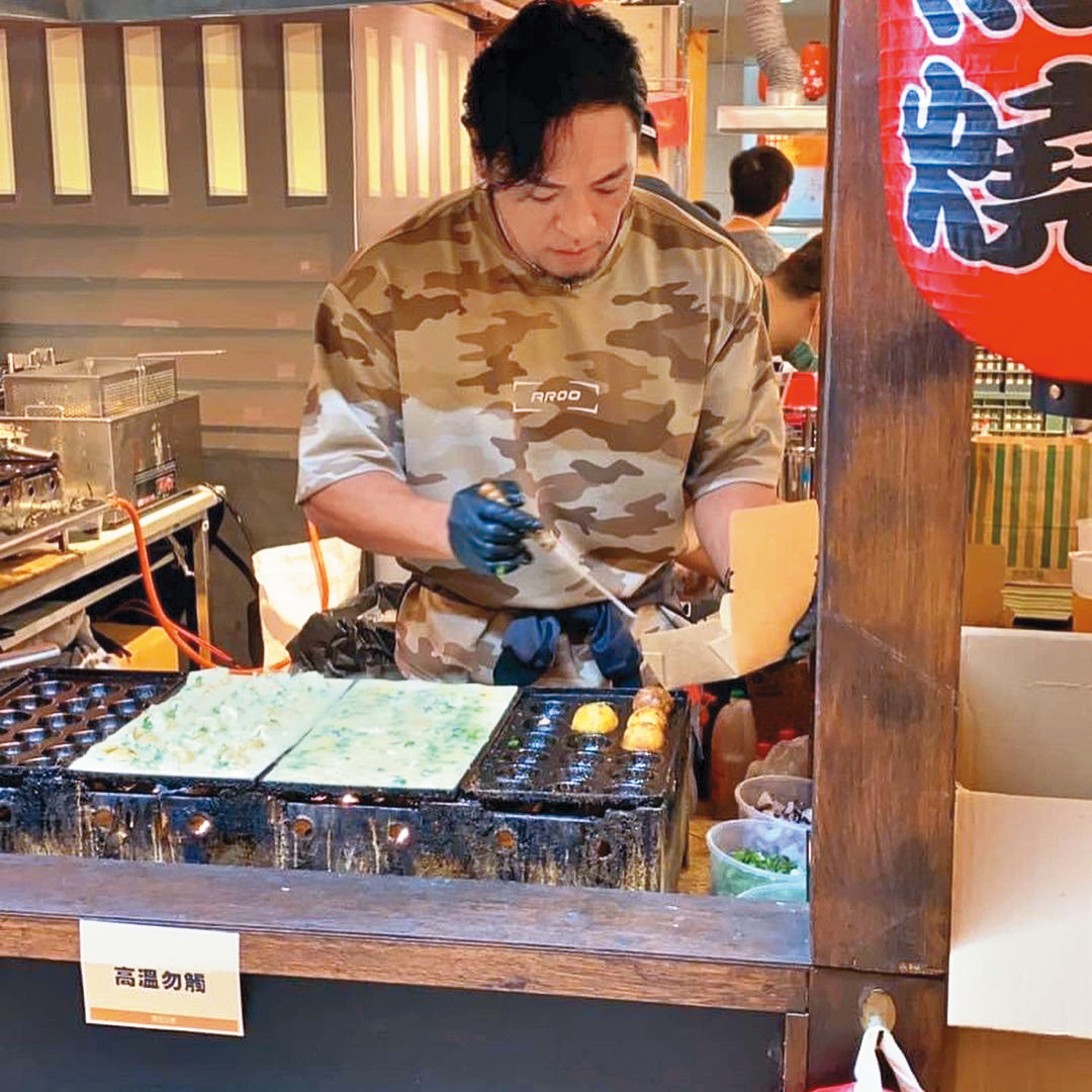 夢多來台發展後，近年積極拓展副業，也開設章魚燒店。（翻攝自夢多IG）