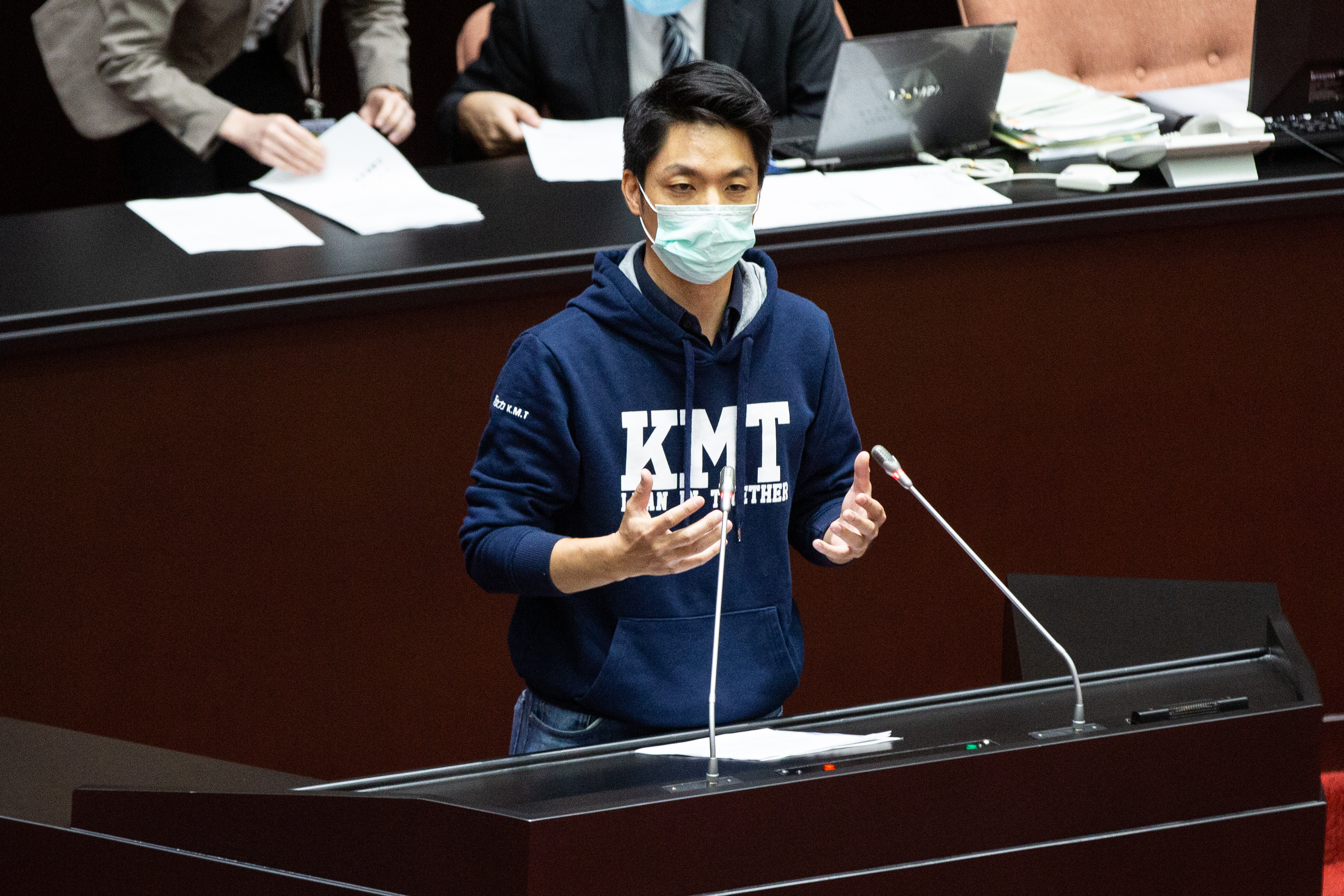 蔣萬安今天再度於臉書po文，「期盼政府聽到民眾的心聲，能夠減免水電費用，同心協力度過這次疫情難關！」（本刊資料照）