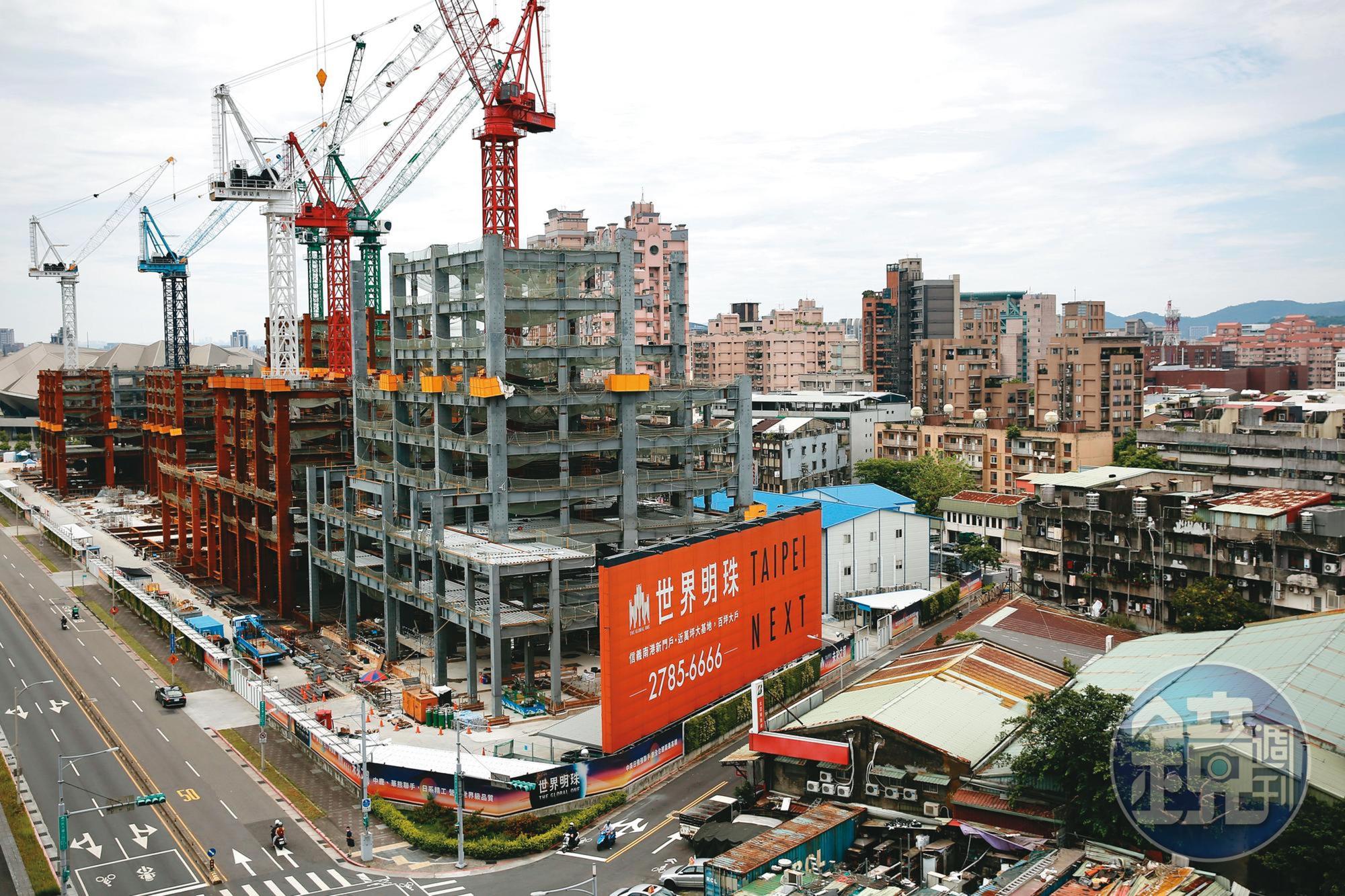 南港的「世界明珠」9,453坪開發案,預計2023年完工,總銷售金額高達1千億元,目前已銷售400億元。