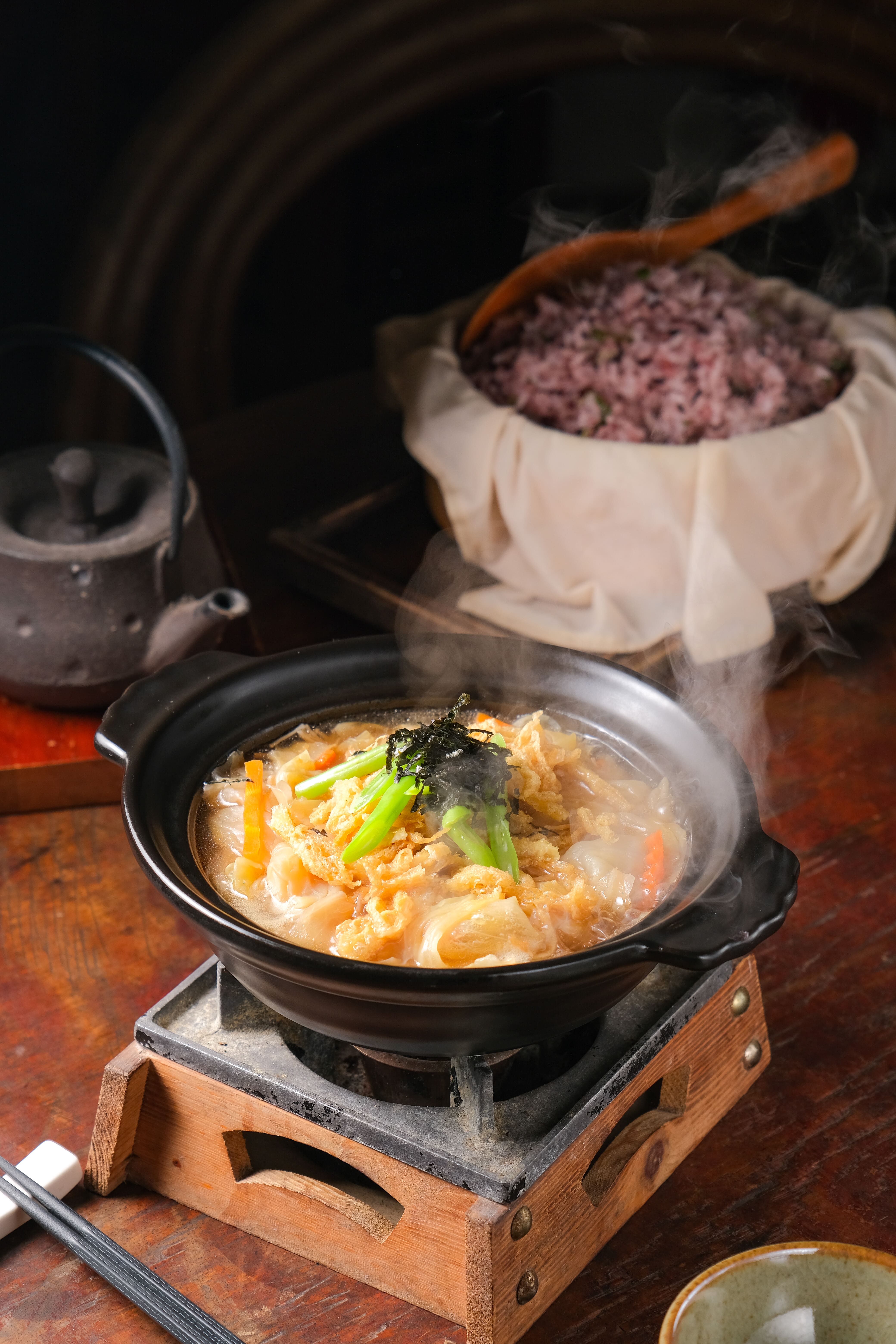 香甜溢汁的「高麗菜滷」配「紫米飯」，很容易一碗接一碗。