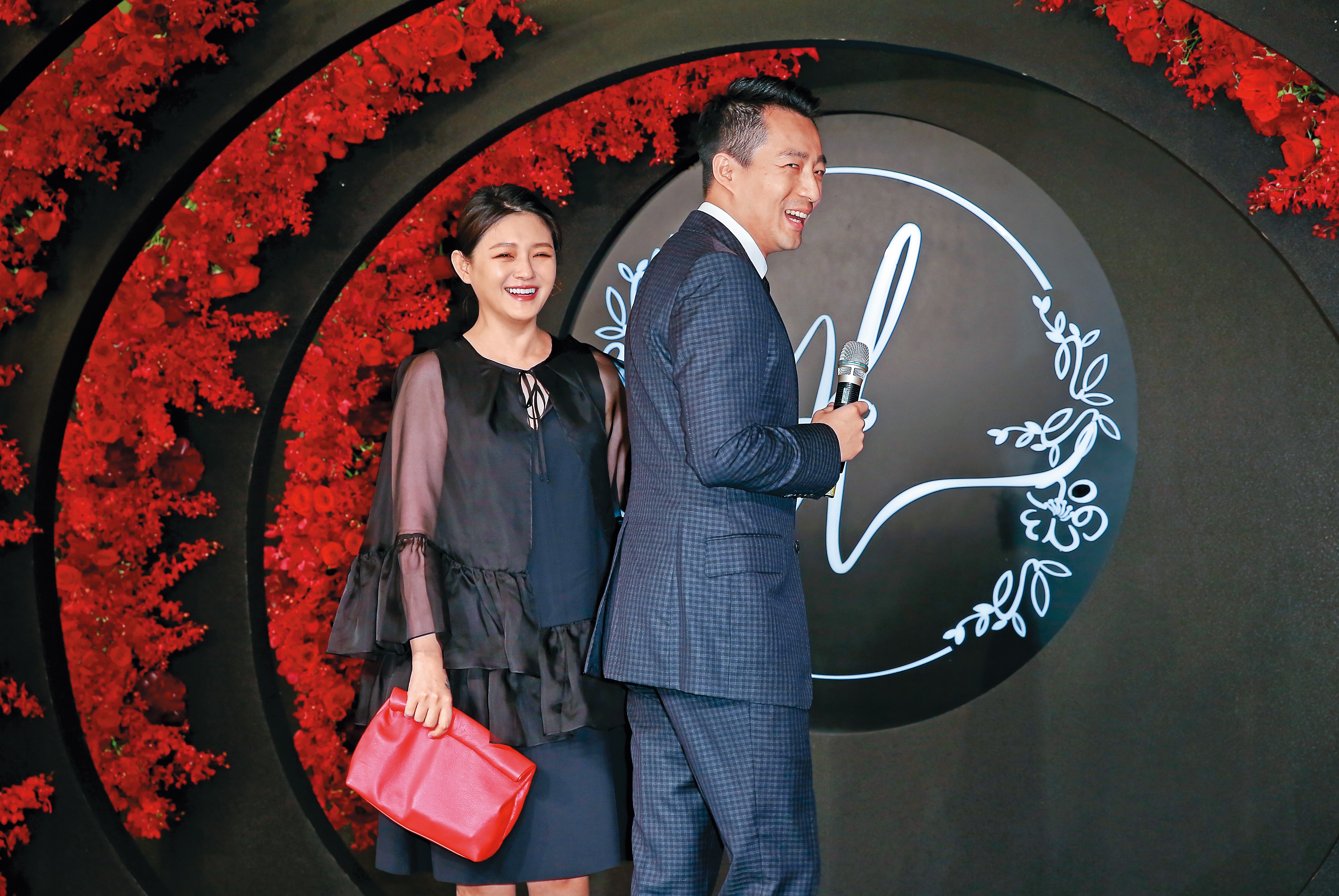 大S（左）與汪小菲（右）鬧離婚，起因男方暴怒在微博發文大罵台灣「傻逼」「漢奸」。