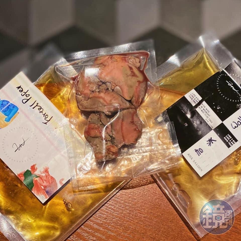 在疫情三級警戒期間，這道「雞肝」小菜限量供應酒吧做飲品加下酒菜的外帶組合，收入將全額捐助弱勢兒童。