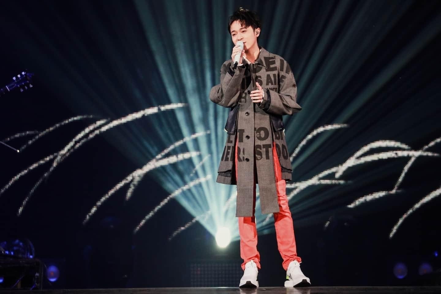 吳青峰和前老闆林暐哲纏訟兩年，青峰判決無罪。（翻攝自青峰臉書）