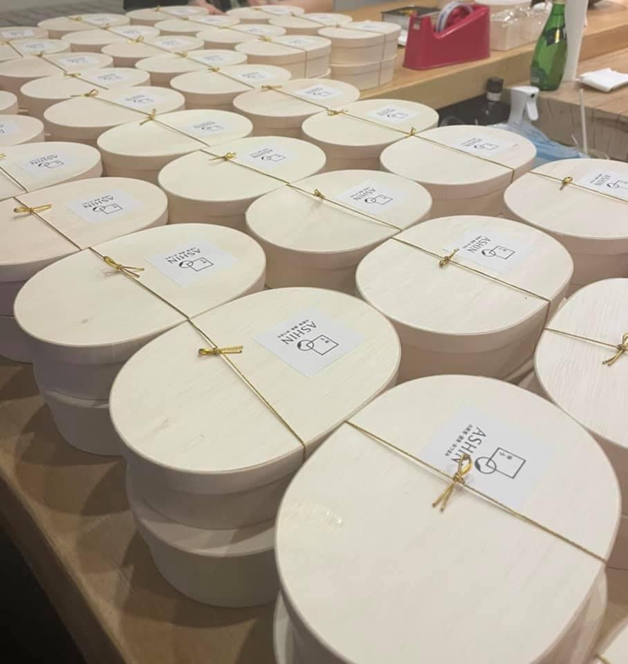 「Ashin阿鑫小料理」主廚游承鑫（阿鑫），目前已捐贈226個防疫便當為醫護人員打氣。（翻攝自「Ashin阿鑫小料理」臉書）