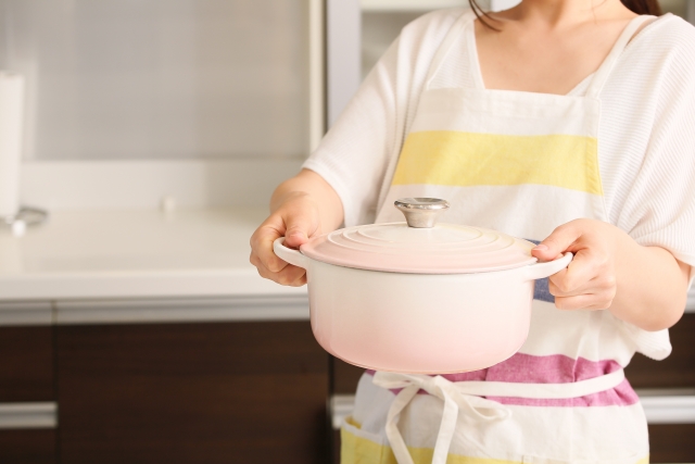 1名媽媽發文透露，每天絞盡腦汁想新菜色，讓她十分害怕聽到孩子問「明天要煮什麼？」（示意圖，PhotoAC）